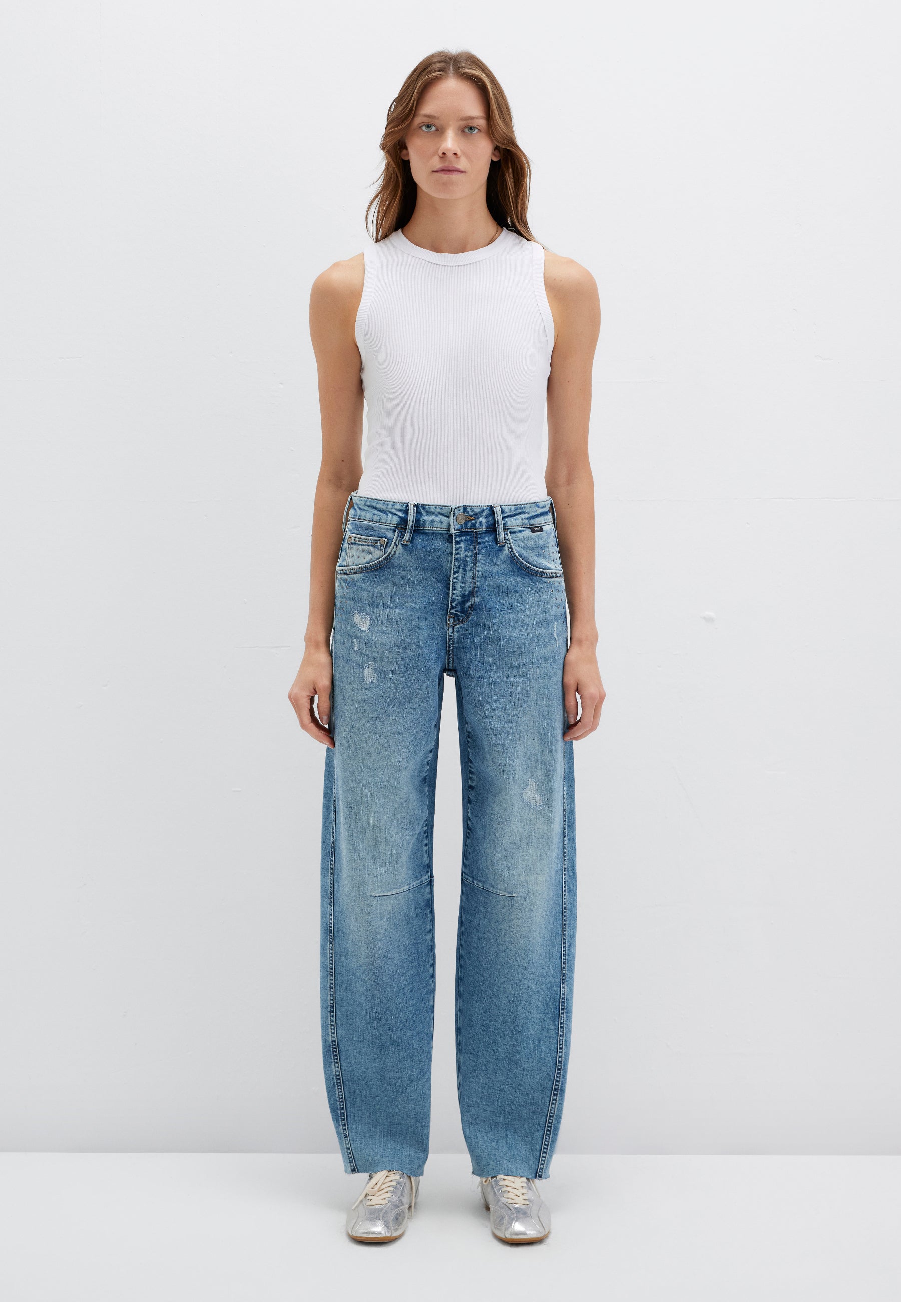 Leila With Cut in Mid Shaded Glam Jeans Mavi