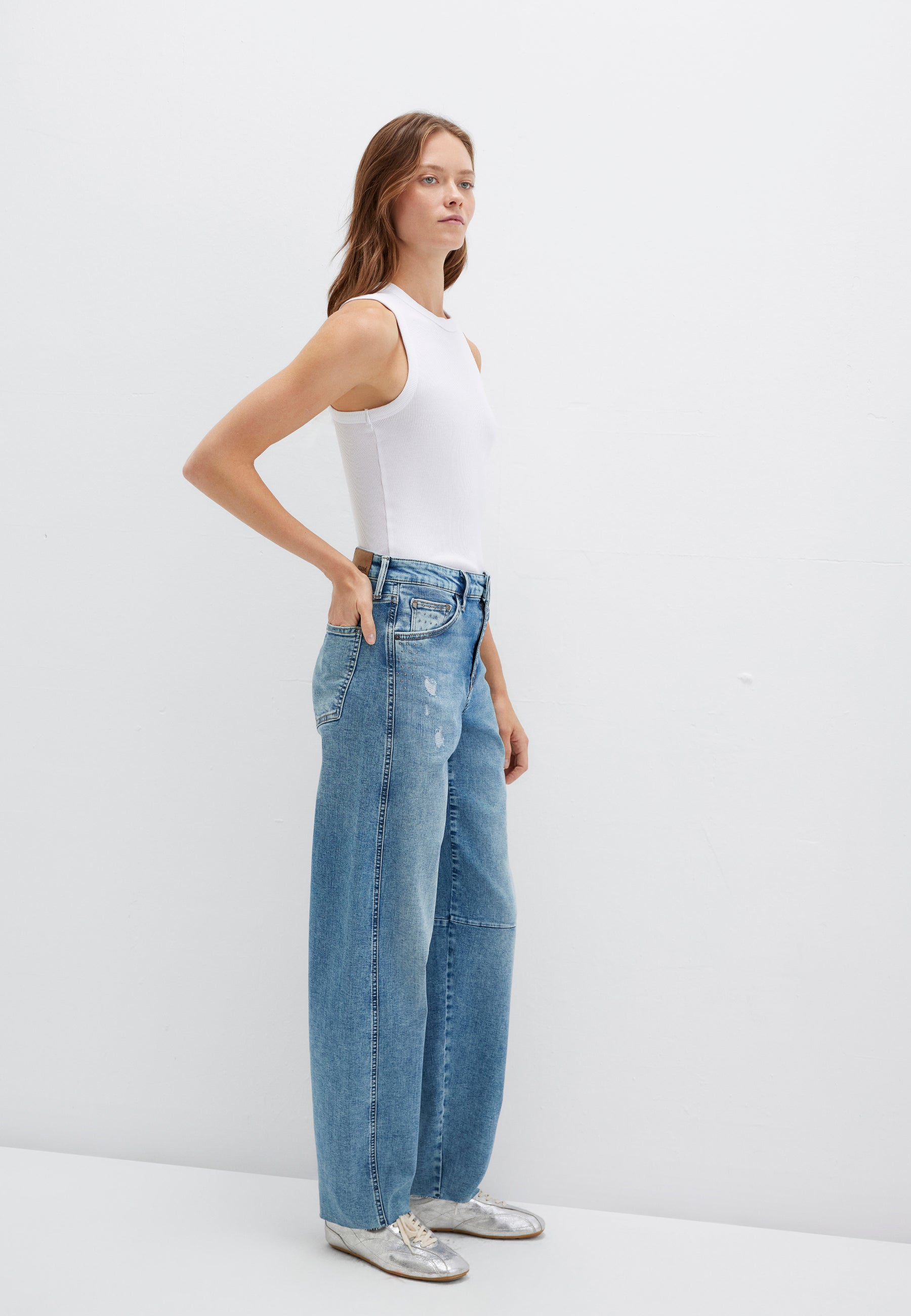 Leila With Cut in Mid Shaded Glam Jeans Mavi