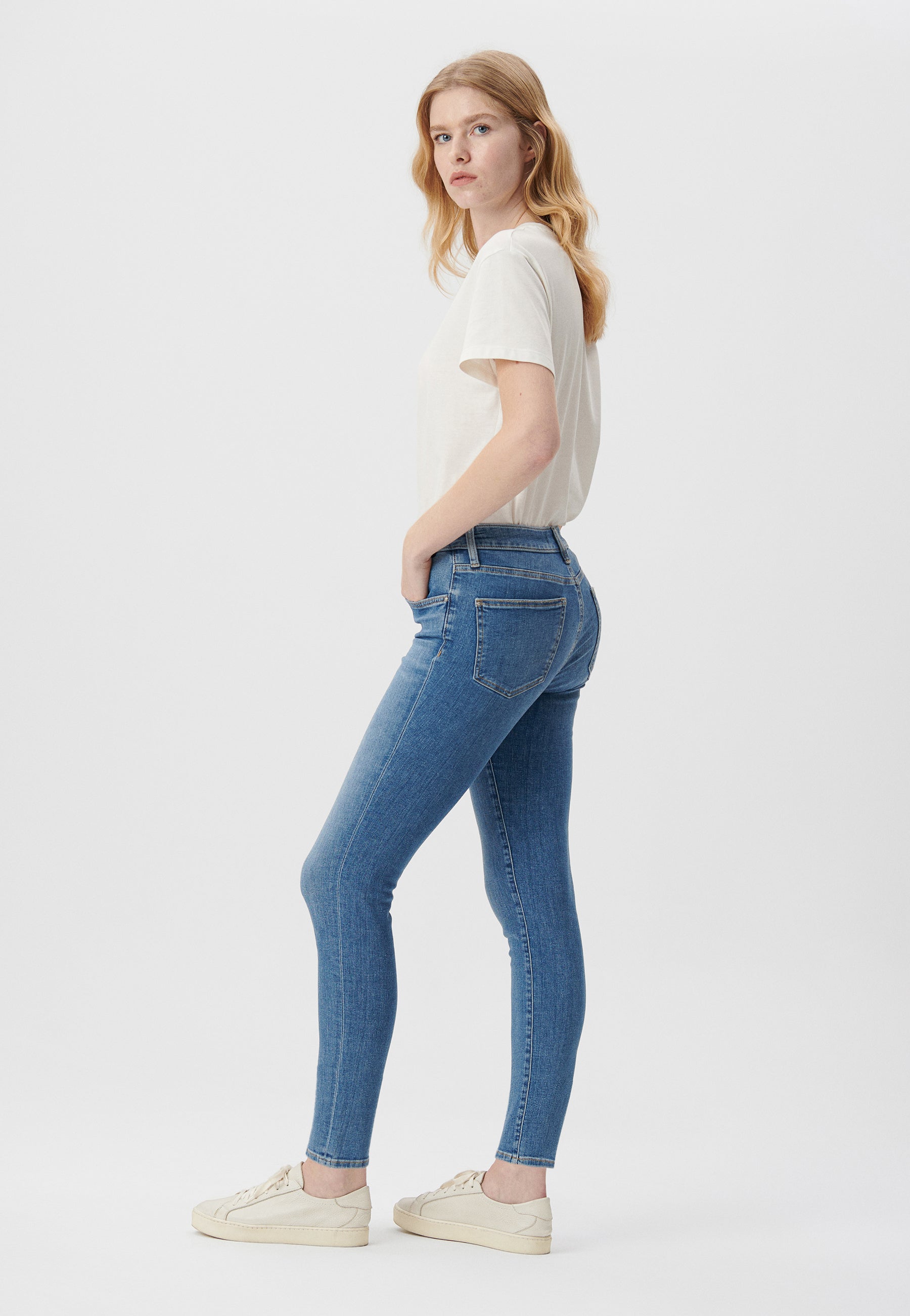 Sophie in Mid Everyday Jeans Mavi   