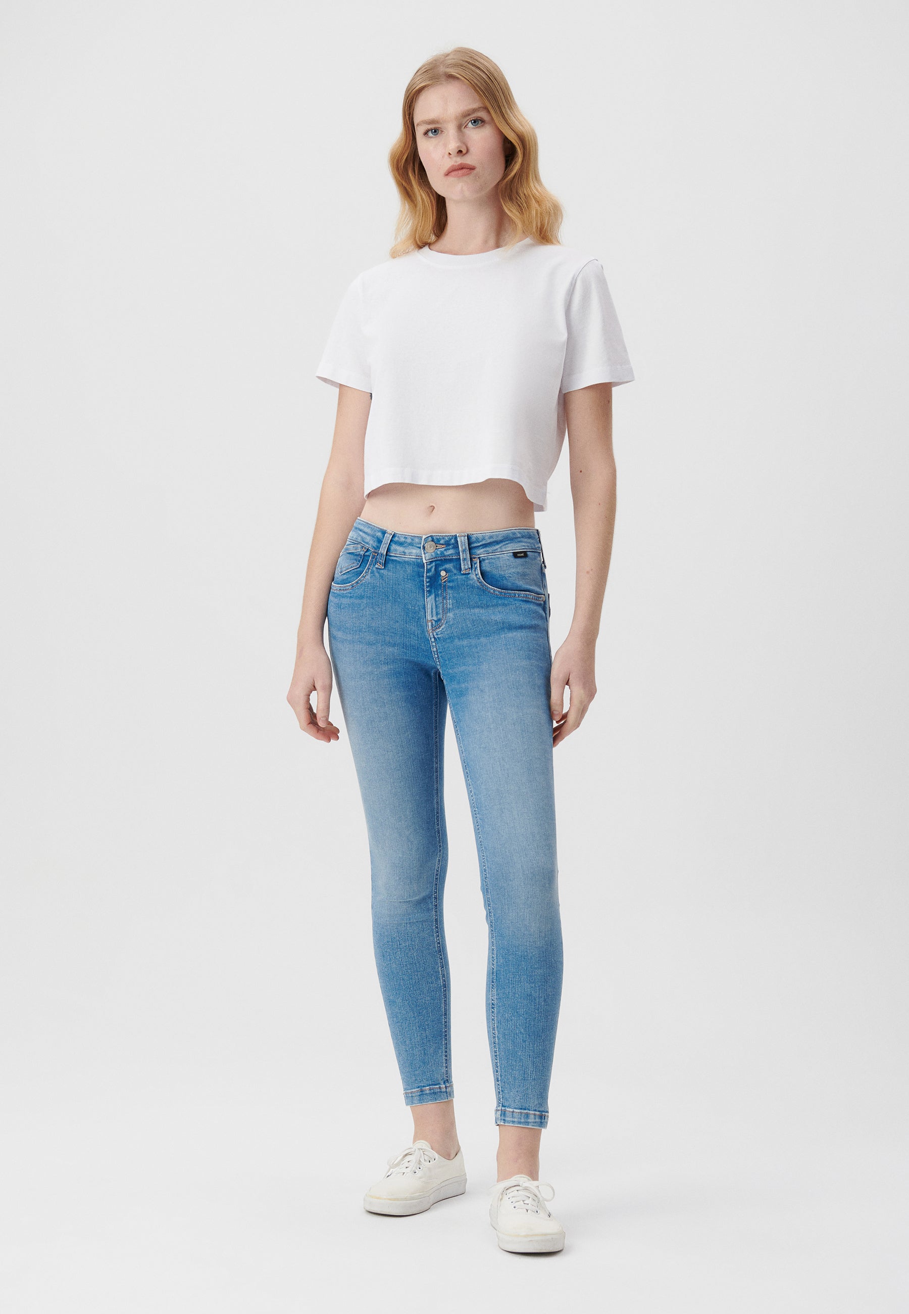 Adriana in Mid Aqua Blue Str Jeans Mavi   