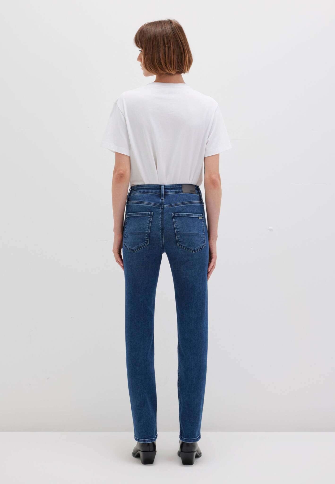 Kendra in Indigo Blue Sateen Str Jeans Mavi