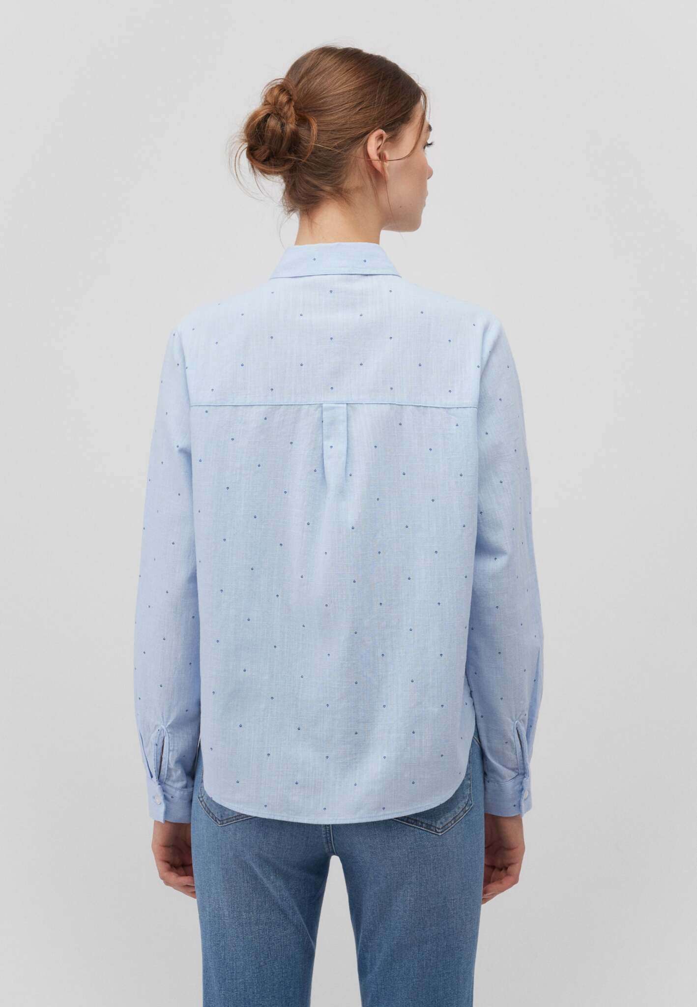 Woven Shirt in Ensign Blue Tiny Leaf Print Hemden Mavi