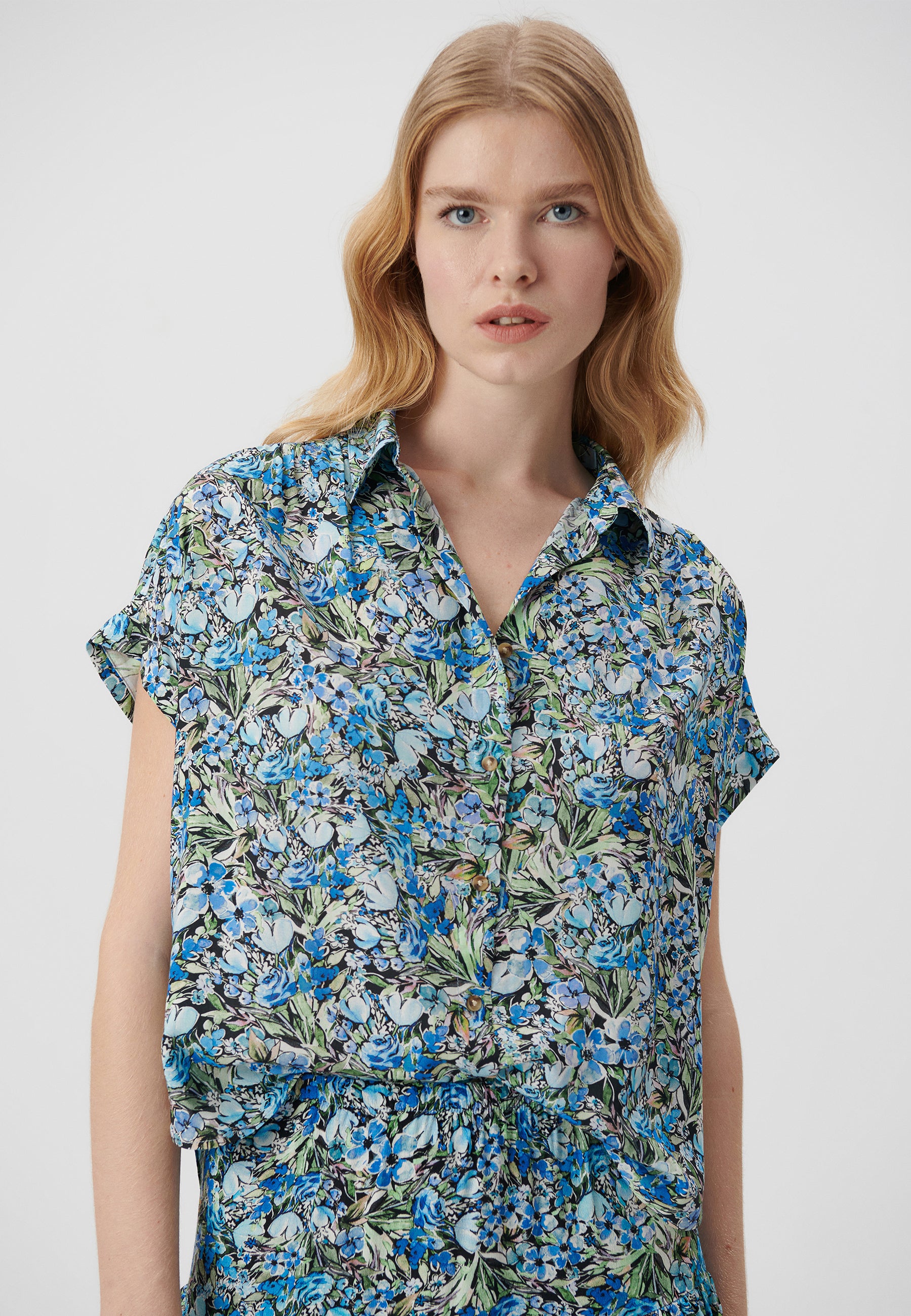 Short Sleeve Shirt in Blue Garden Print Hemden Mavi   