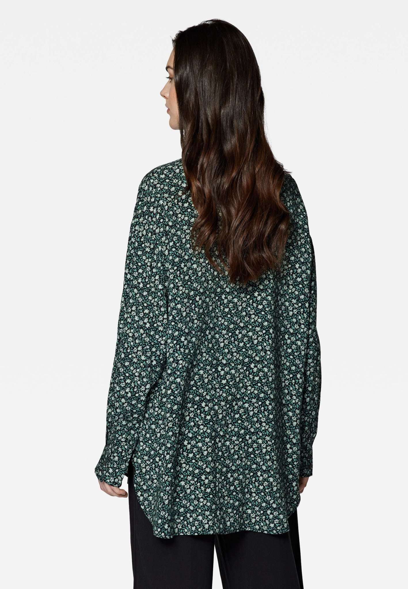 Printed Oversize Shirt in Black Petal Print Hemden Mavi   