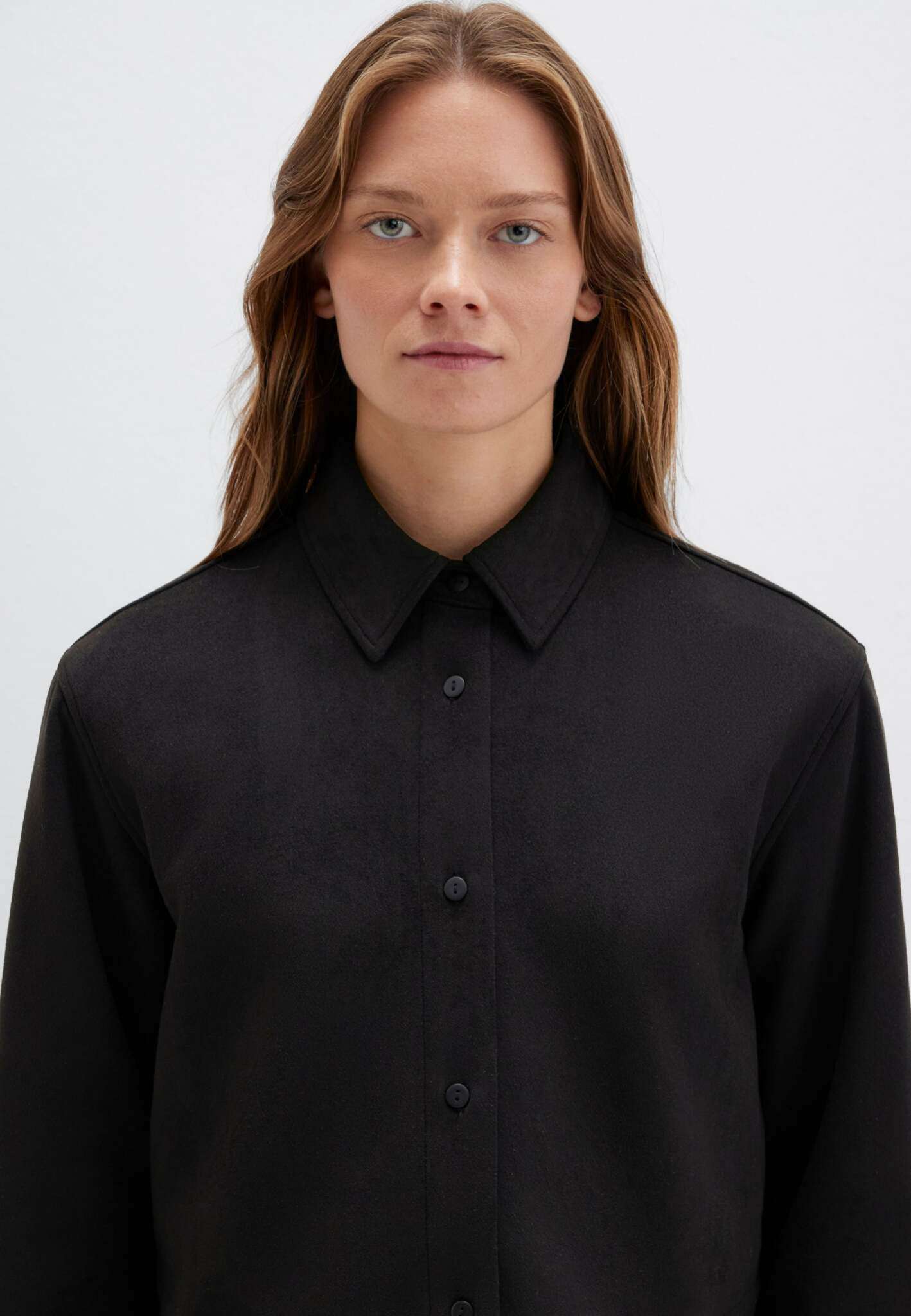 Long Sleeve Woven Shirt in Black Hemden Mavi