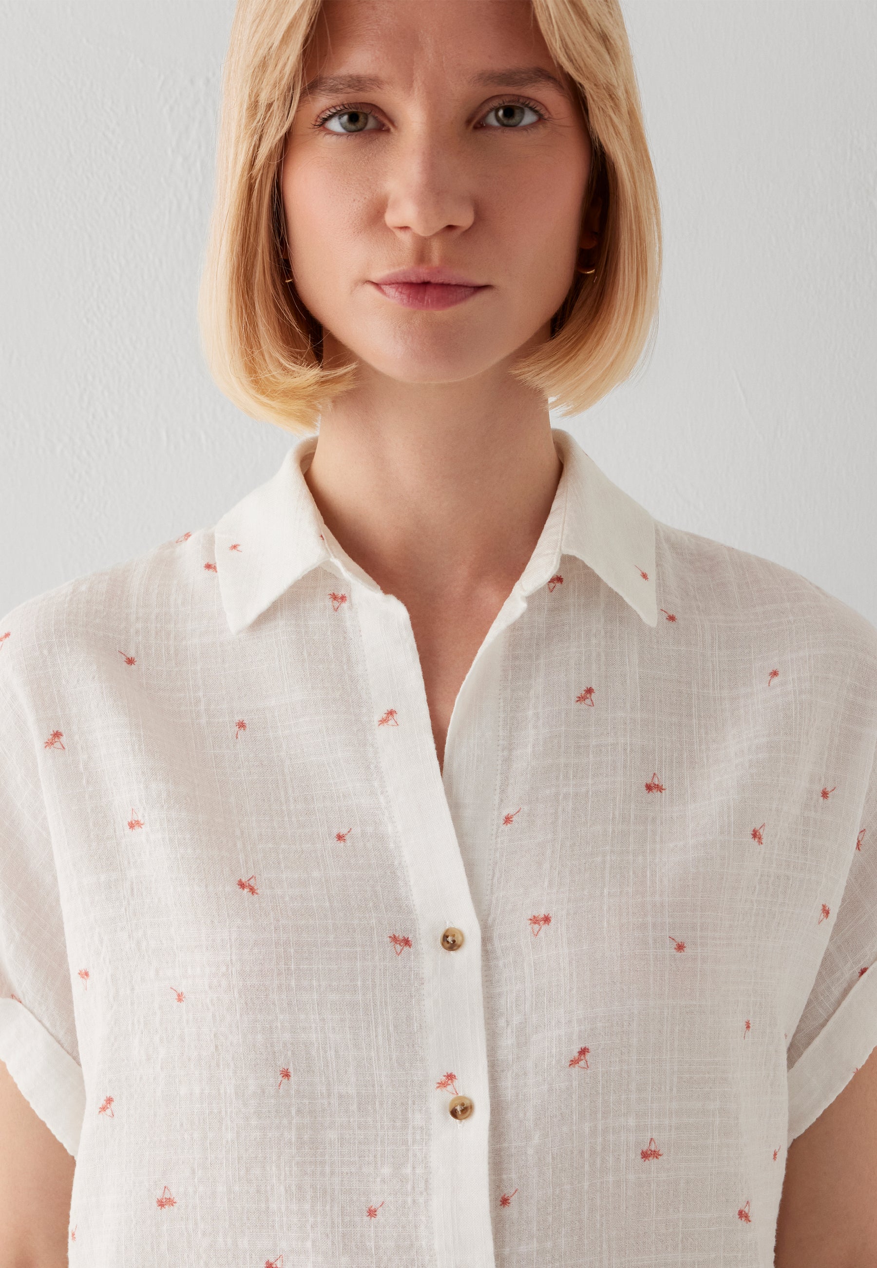 Short Sleeve Woven Shirt in Orange Palm Print Hemden Mavi