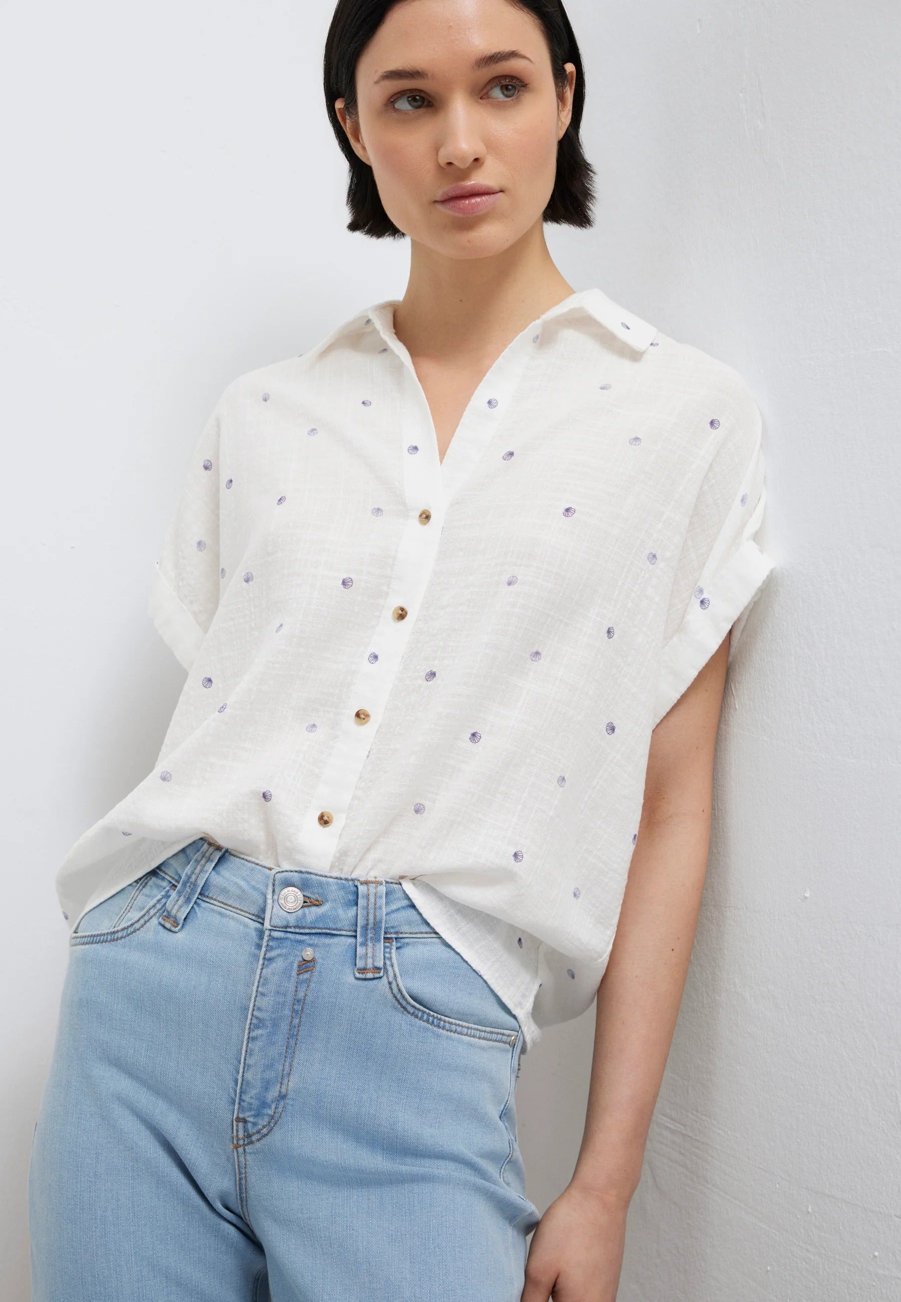 Short Sleeve Woven Shirt in Small Stroke Shell Print Hemden Mavi