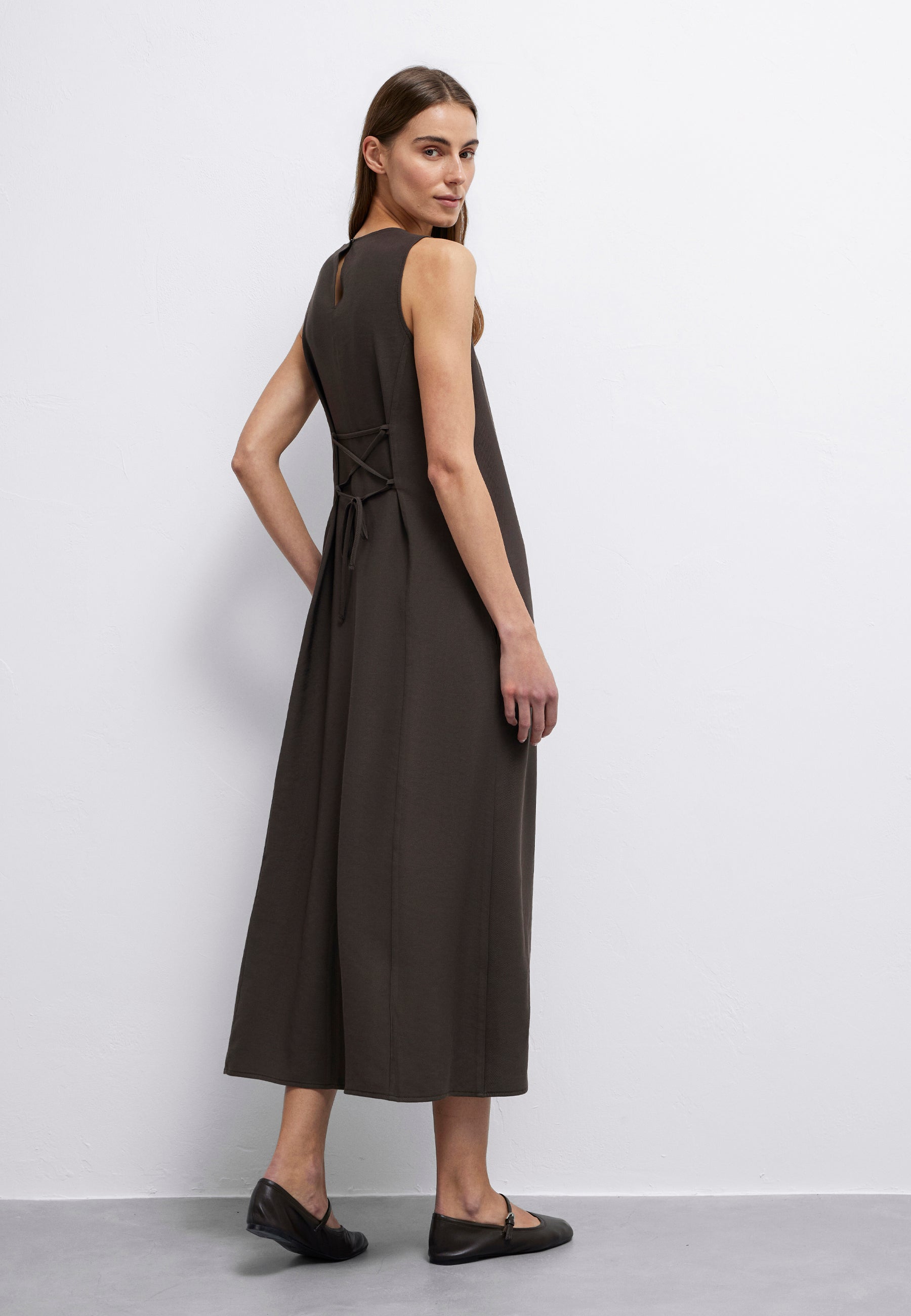 Woven Maxi Dress in Mulch Kleider Mavi