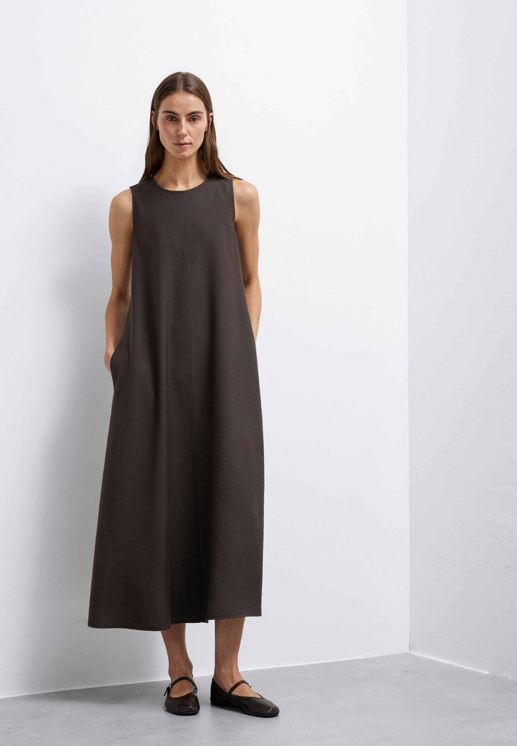 Woven Maxi Dress in Mulch Kleider Mavi