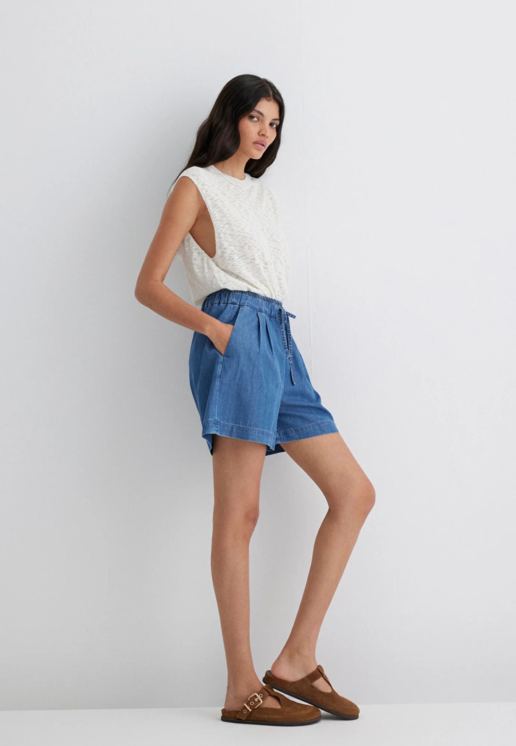Penny in Mid Blue Gold Shorts Mavi