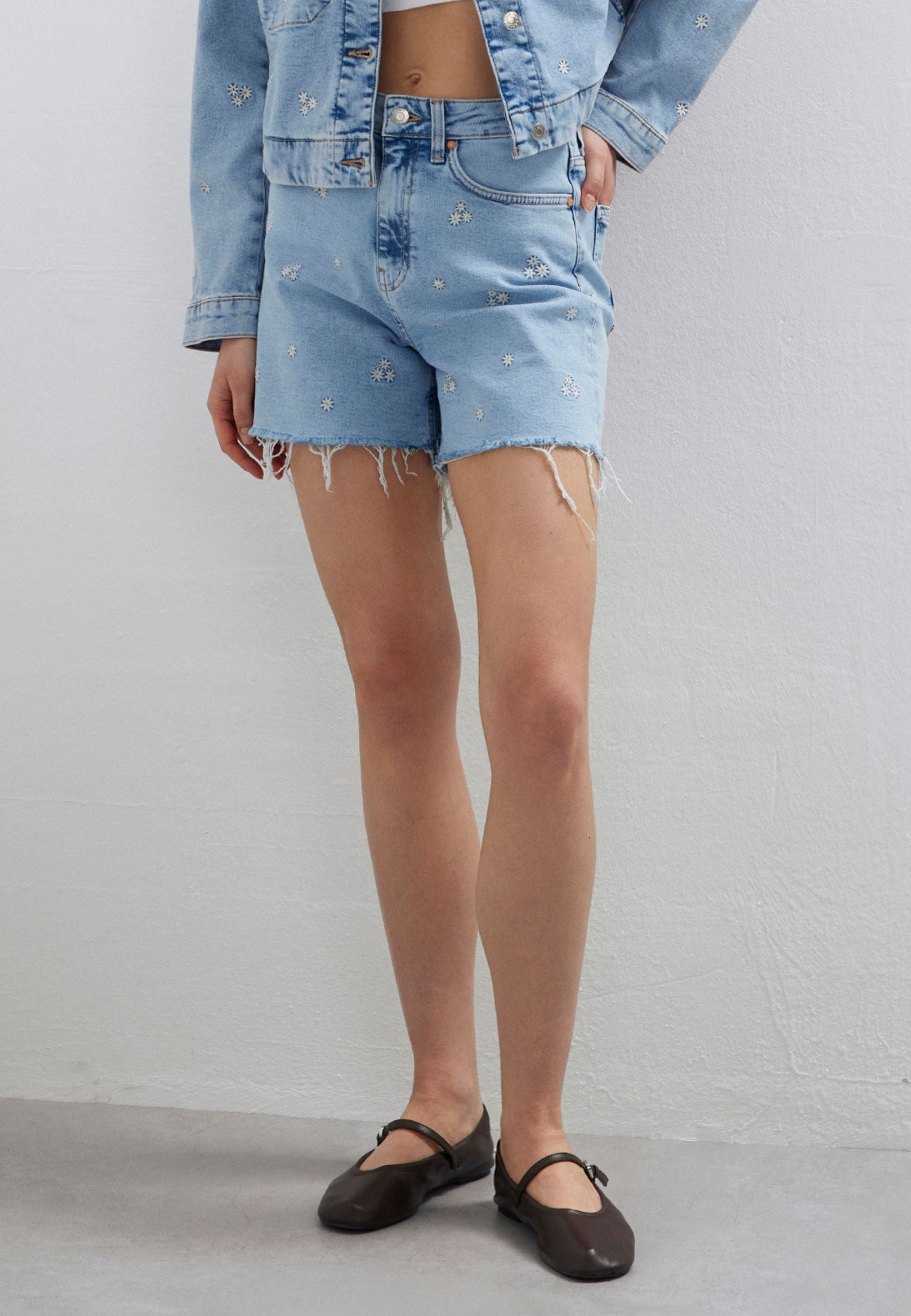 Millie in Lt Blue Denim Jeansshorts Mavi