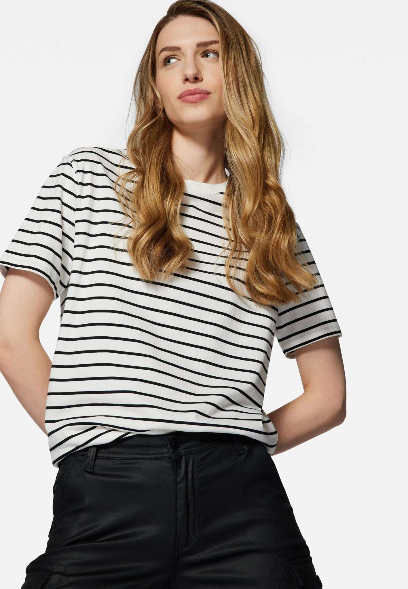 Stripe T-Shirt in Black Striped T-Shirts Mavi   