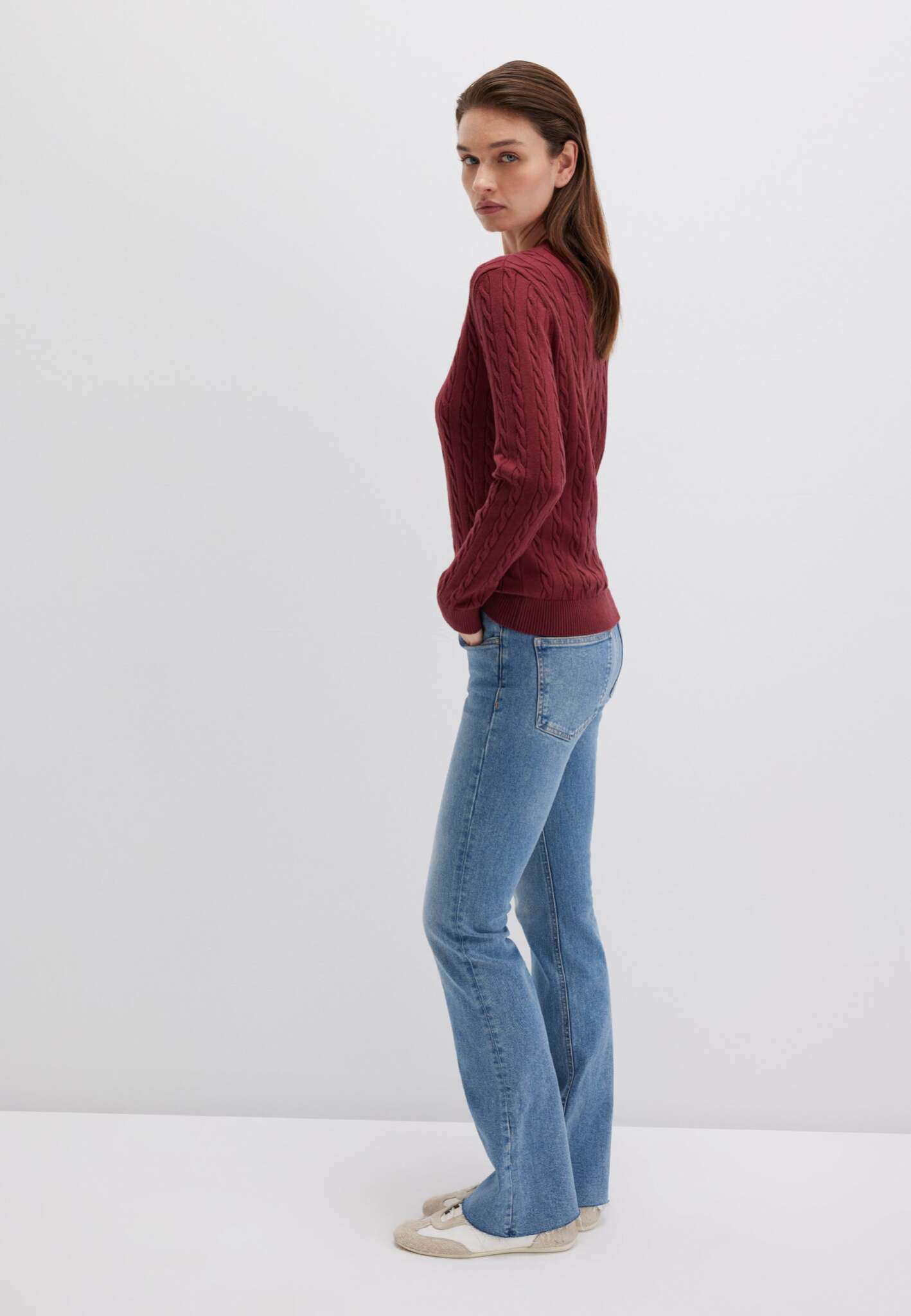 V-Neck Sweater in Cordovan Pullover Mavi