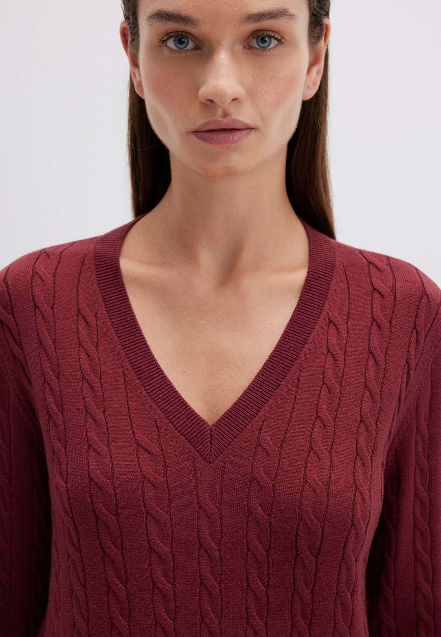 V-Neck Sweater in Cordovan Pullover Mavi