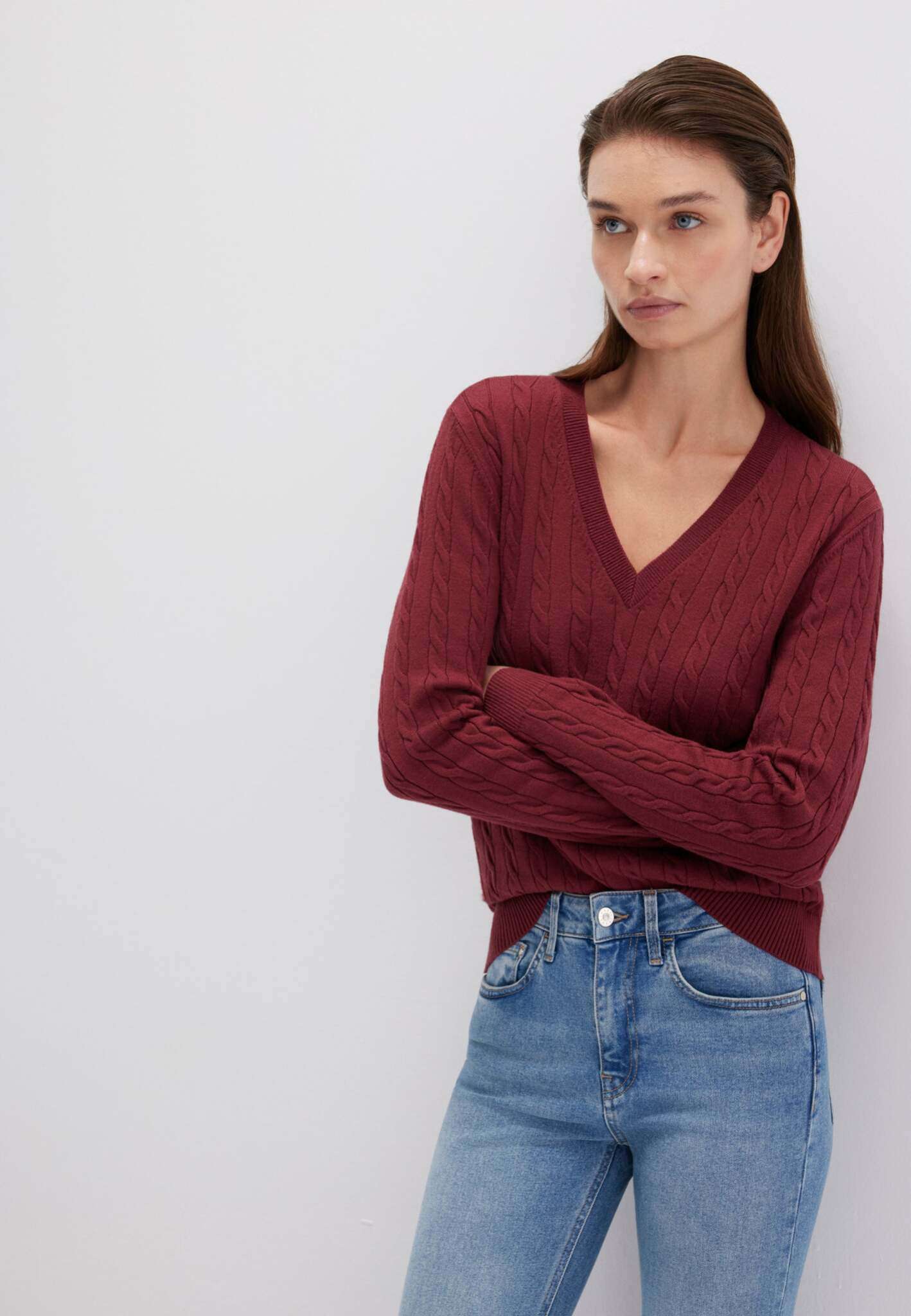 V-Neck Sweater in Cordovan Pullover Mavi