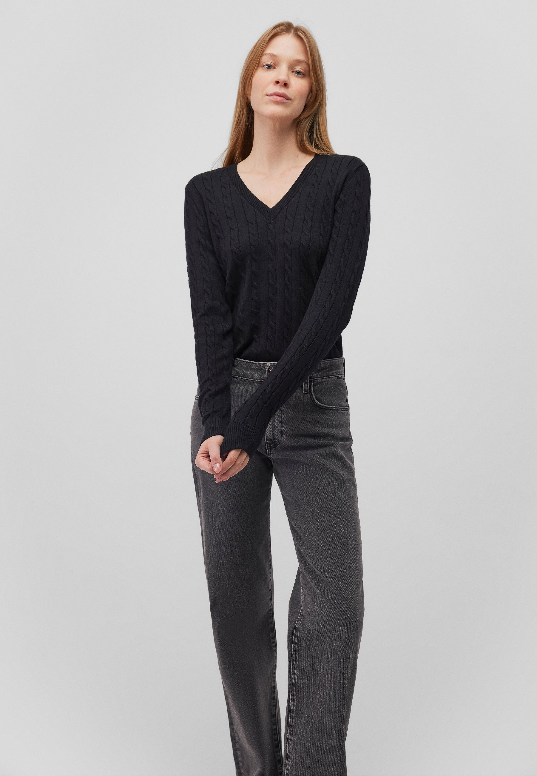 V-Neck Sweater in Black Pullover Mavi   