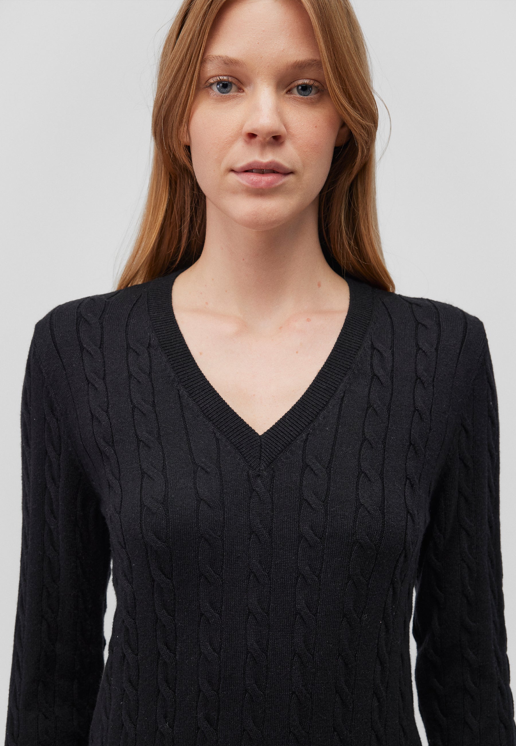 V-Neck Sweater in Black Pullover Mavi   