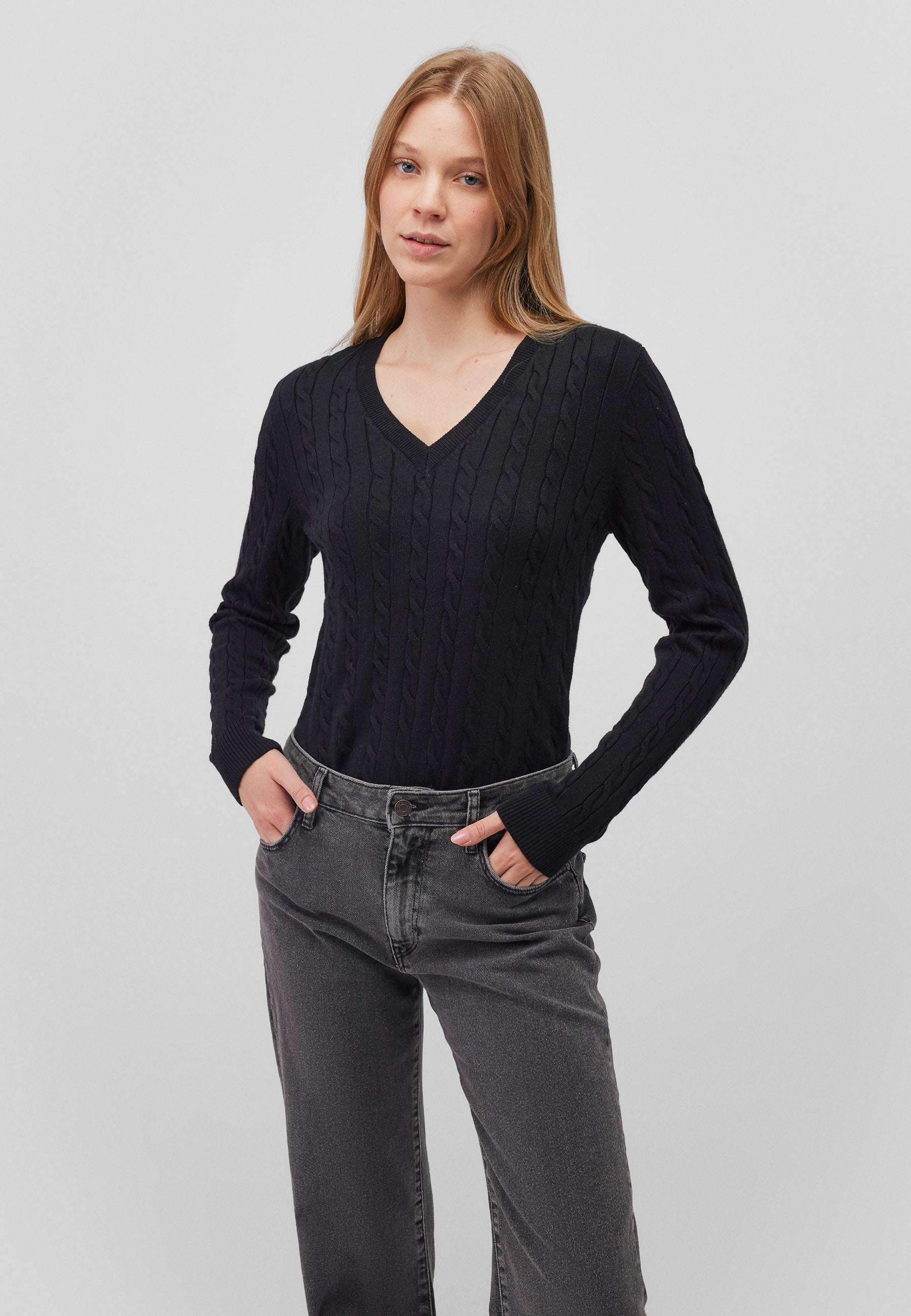 V-Neck Sweater in Black Pullover Mavi   