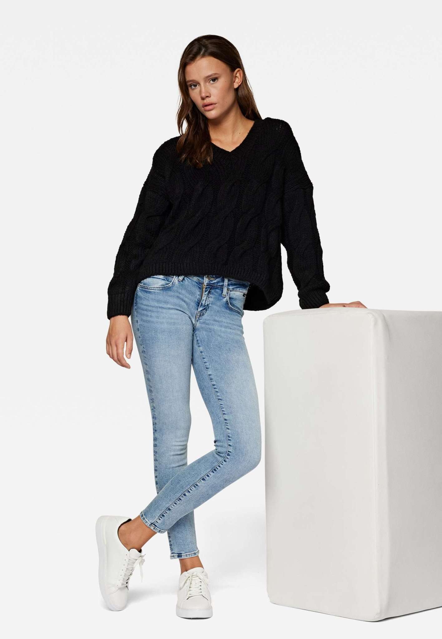 V Neck Sweater in Black Pullover Mavi   