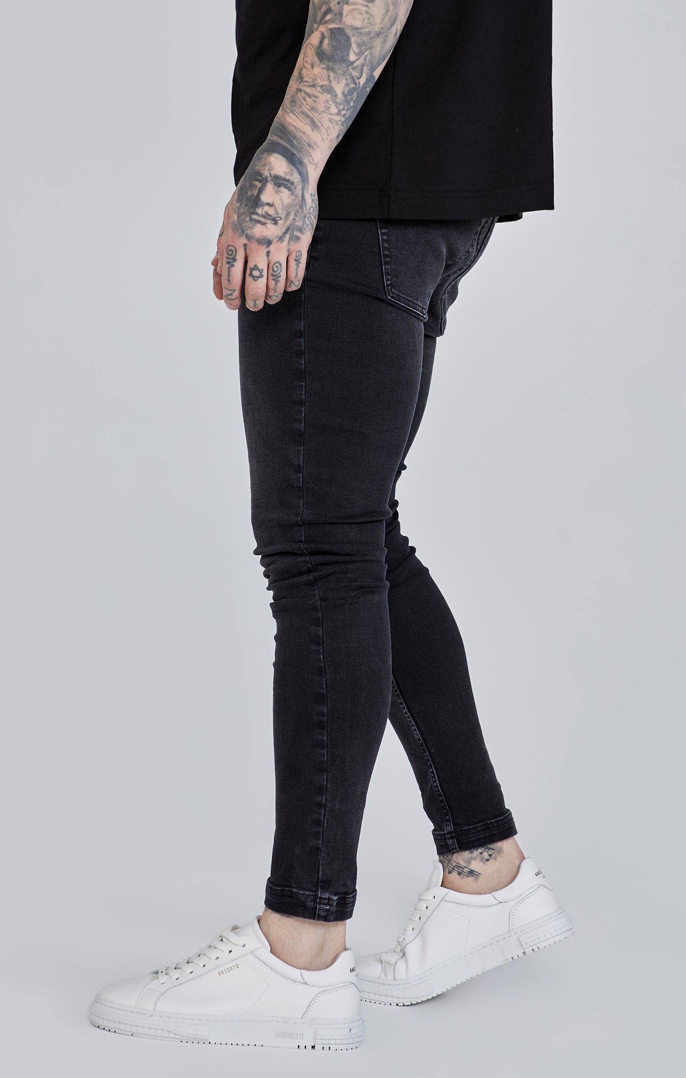 Skinny Jeans in Black Jeans SikSilk   