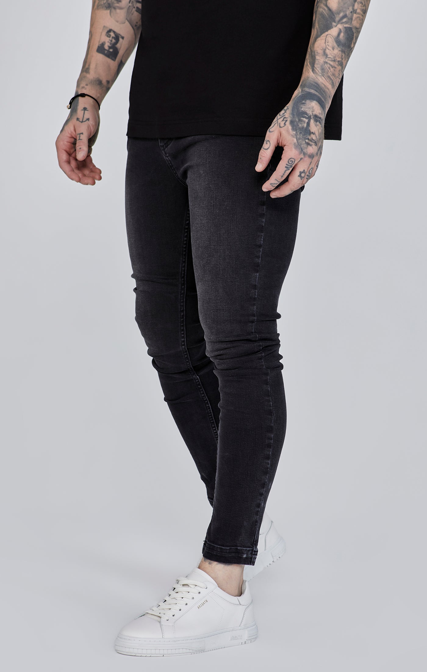 Skinny Jeans in Black Jeans SikSilk   