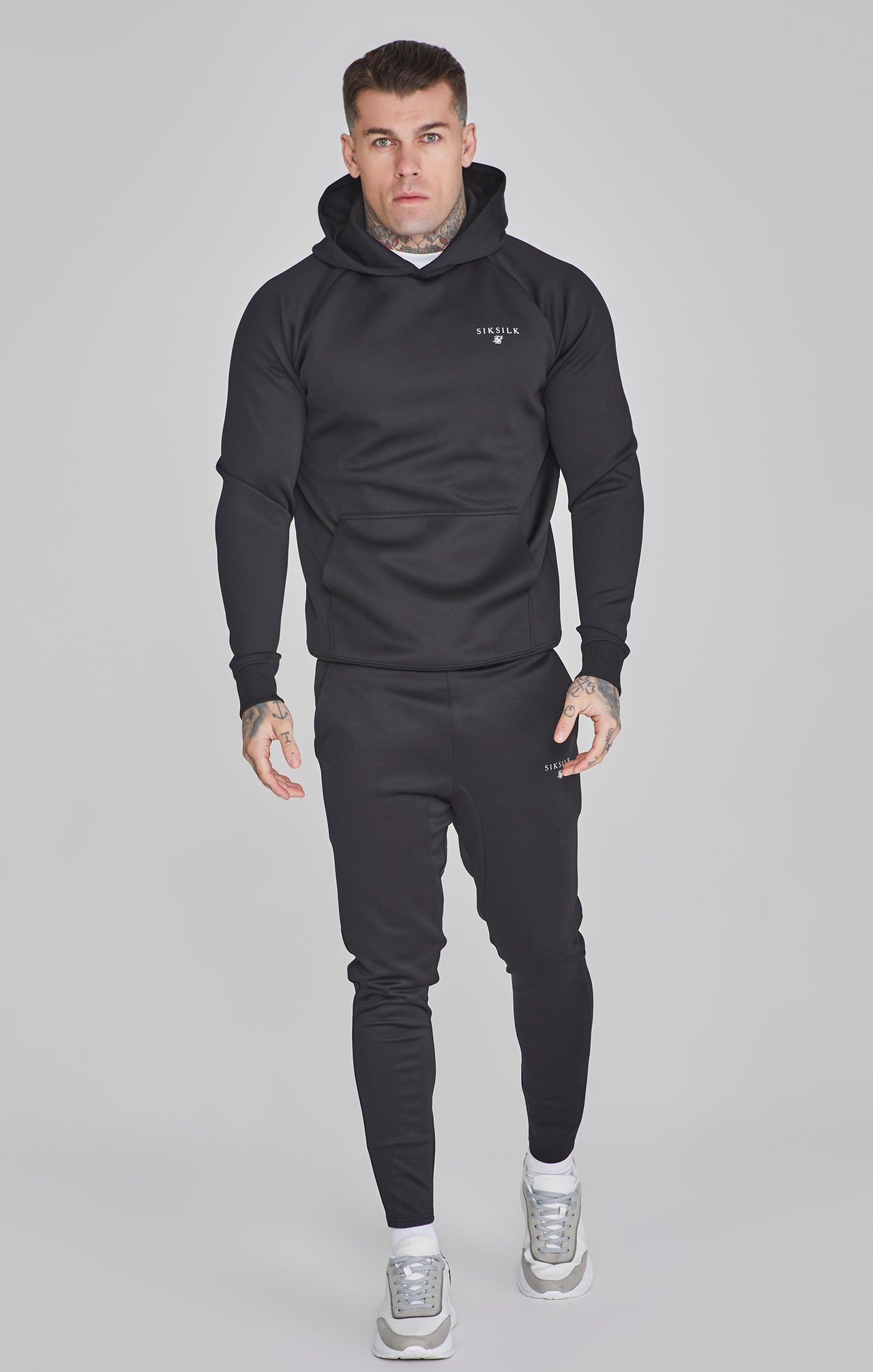 Essentials Poly Hoodie in Black Kapuzenpullover SikSilk   