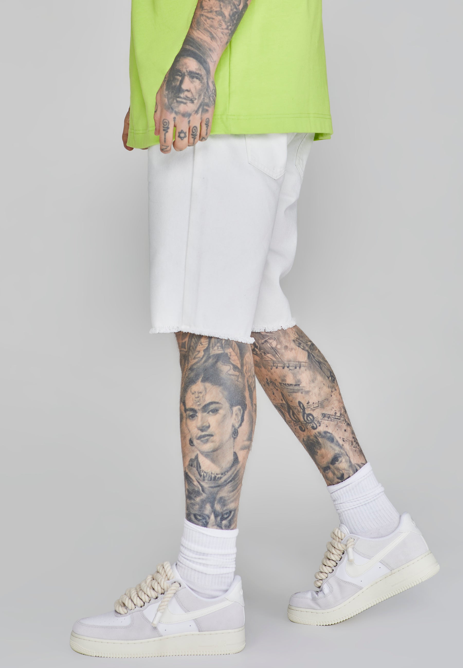 Denim Shorts in White Jeansshorts SikSilk   