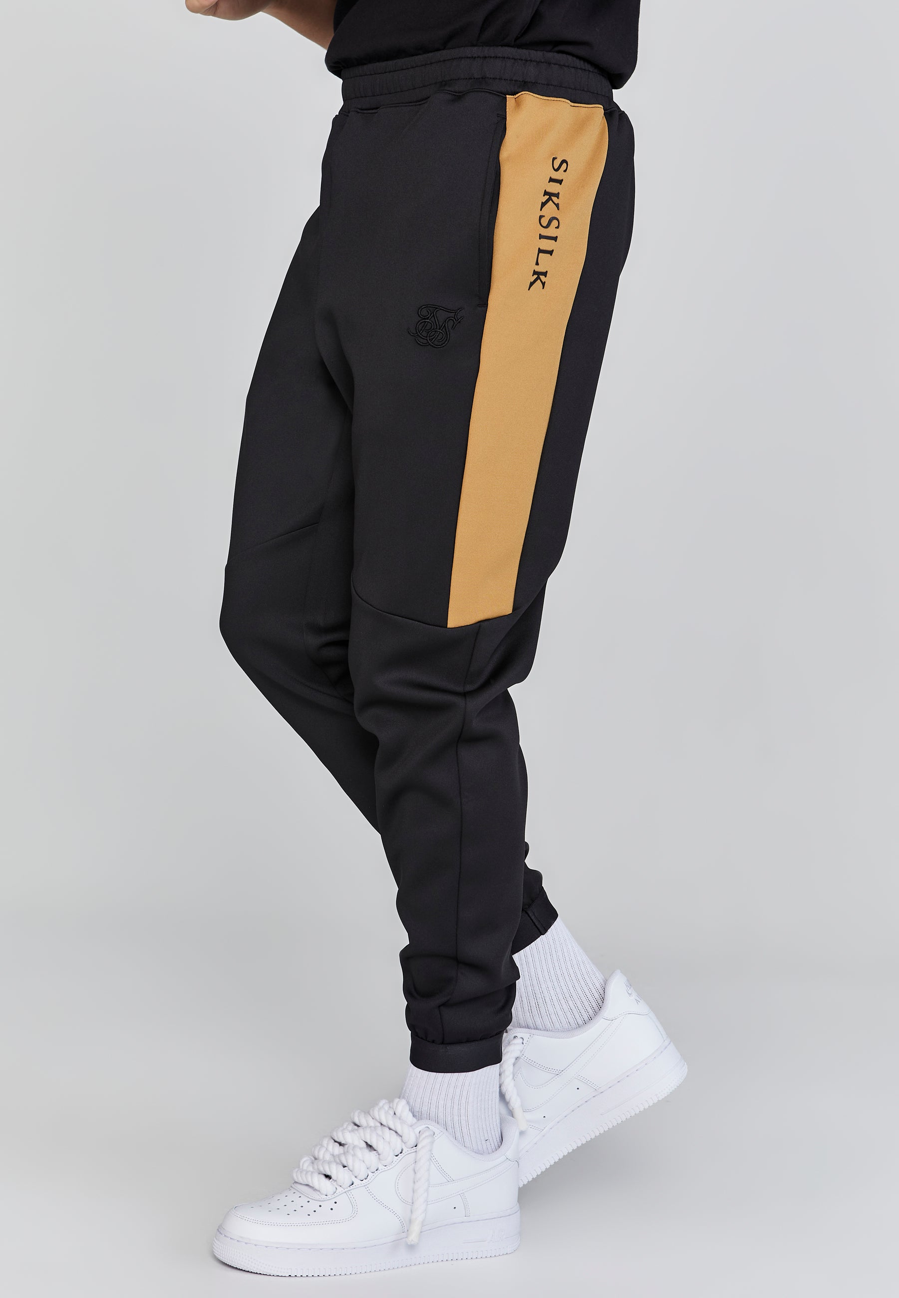 Muscle Fit Joggers in Black Hosen SikSilk   