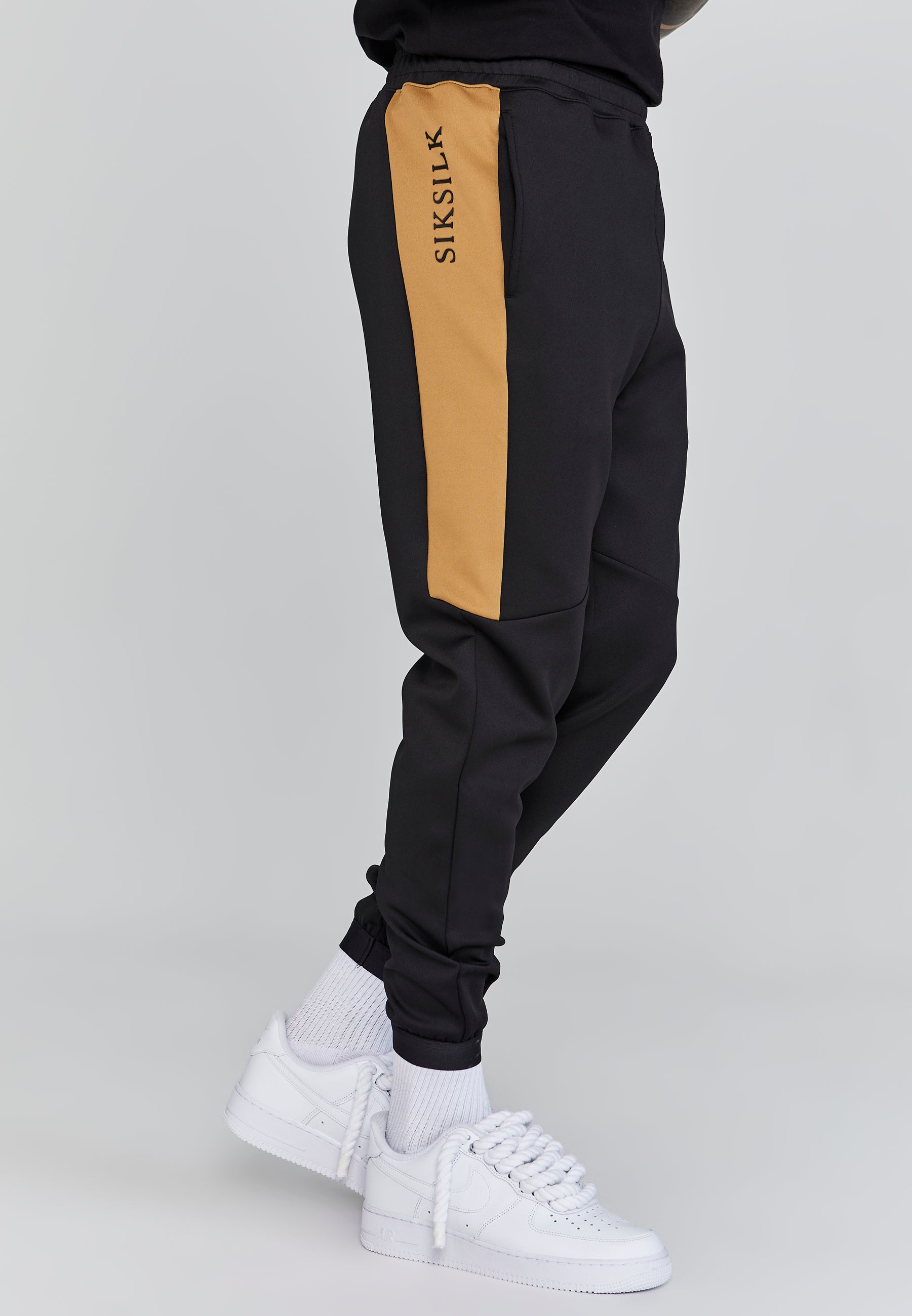 Muscle Fit Joggers in Black