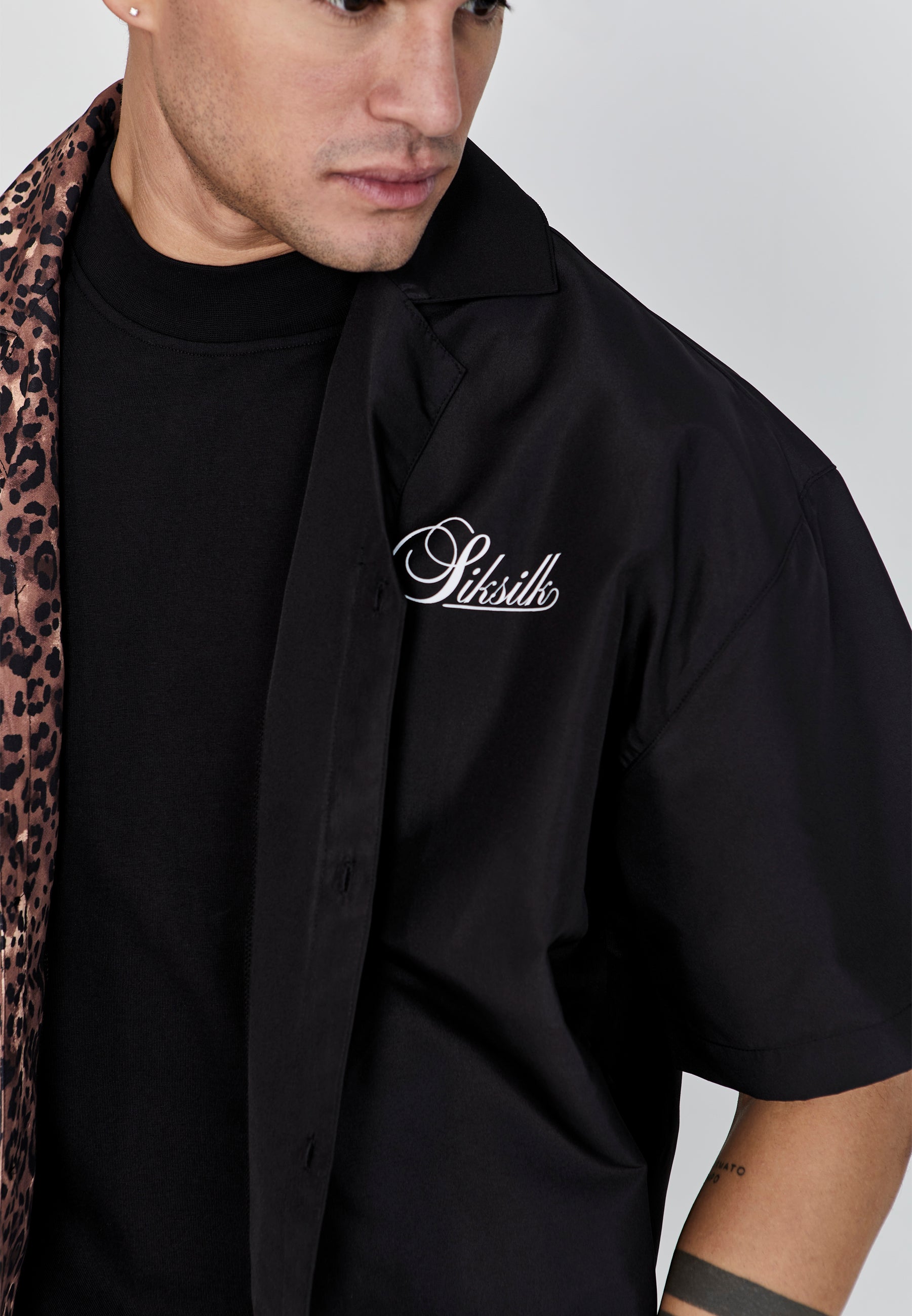 Animal Print Shirt in Black Hemden SikSilk   