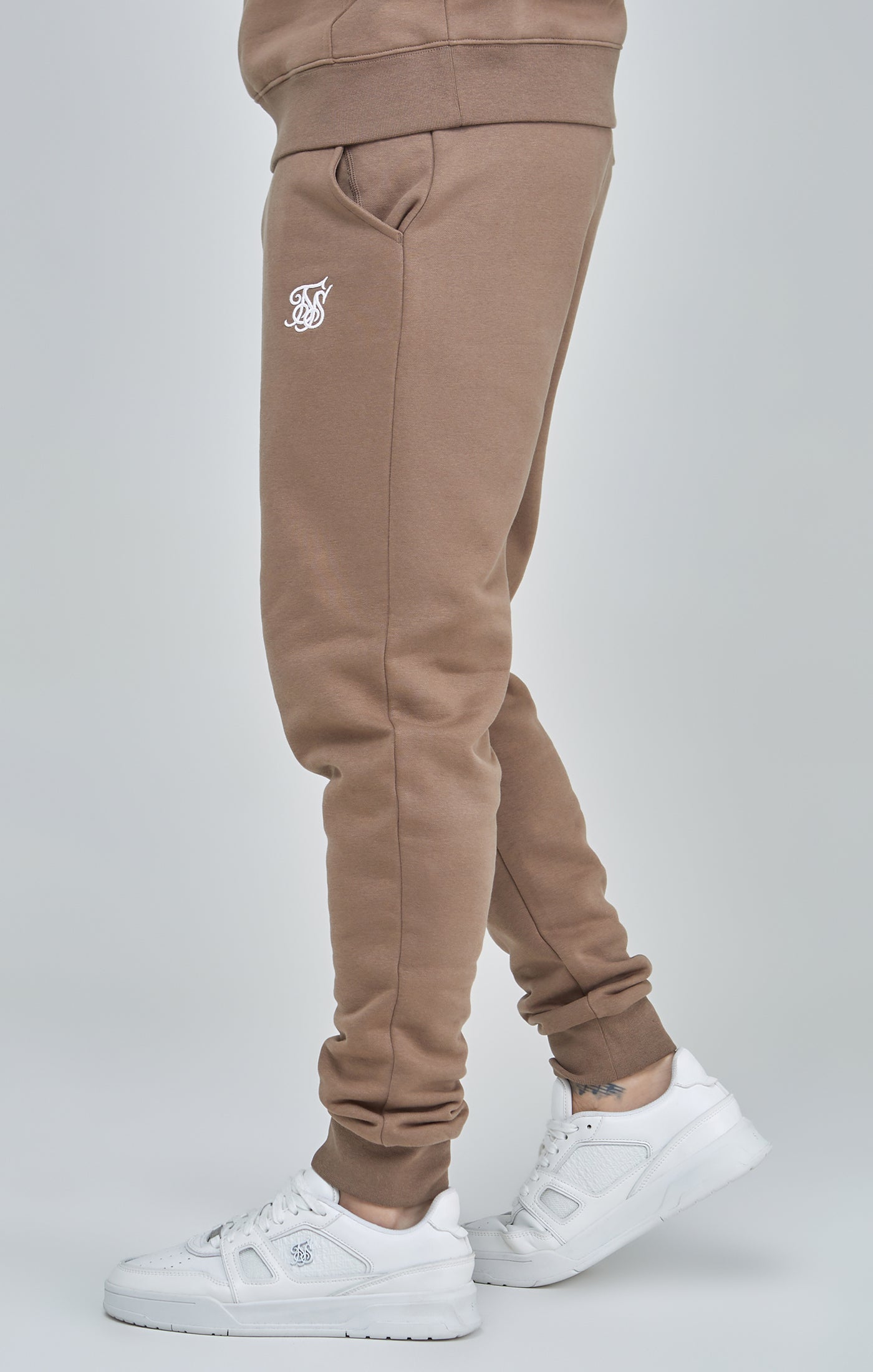 Essentials Joggers in Brown Hosen SikSilk   