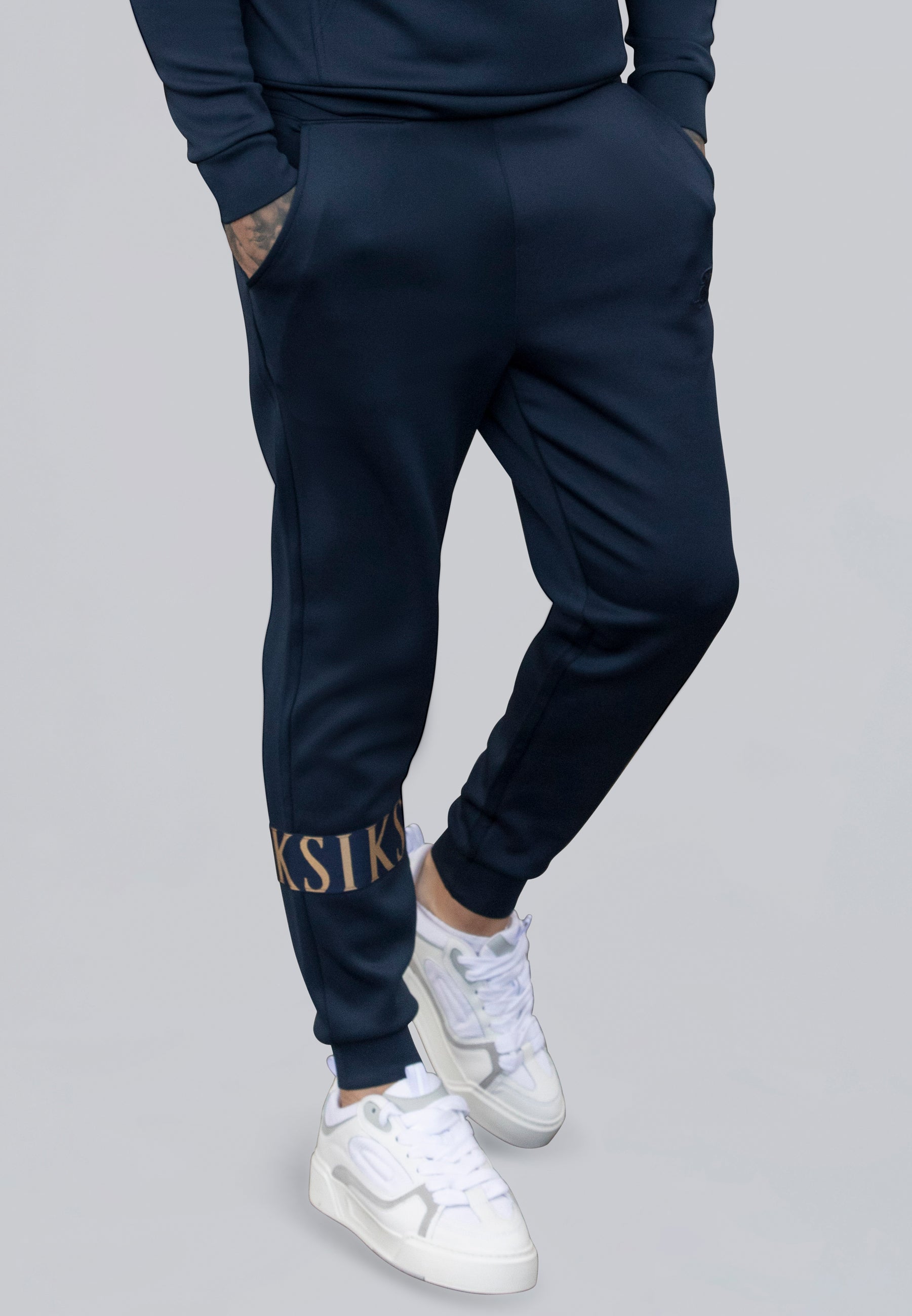 Dynamic Joggers in Navy Hosen SikSilk   