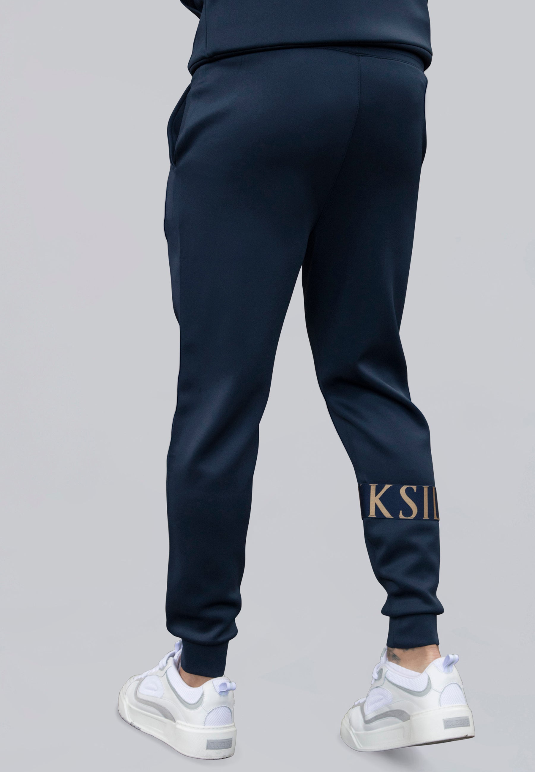 Dynamic Joggers in Navy Hosen SikSilk   