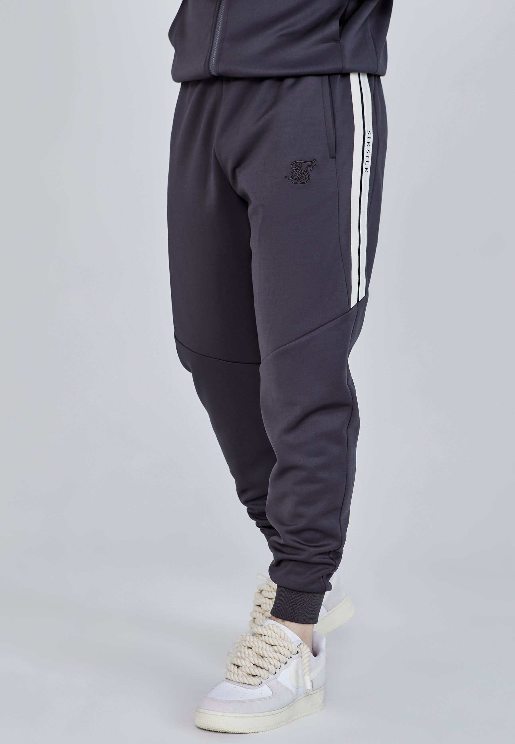 Relaxed Fit Joggers in Grey Hosen SikSilk   