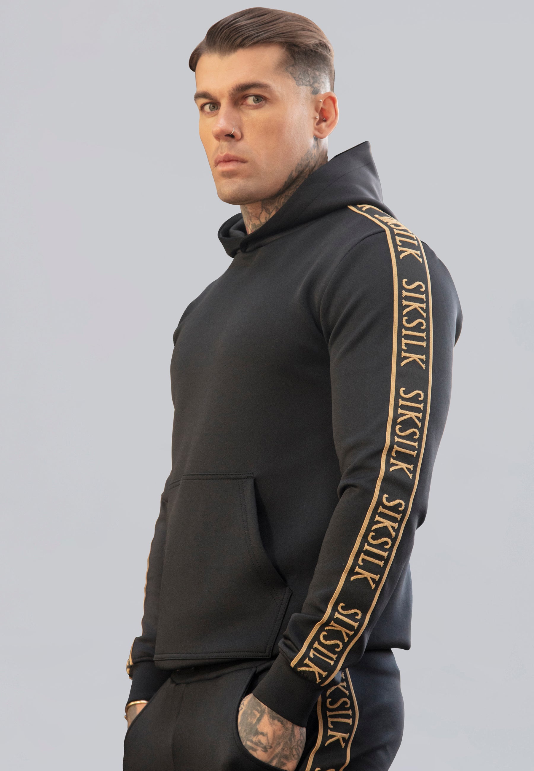 Pullover Hoodie in Black Kapuzenpullover SikSilk   