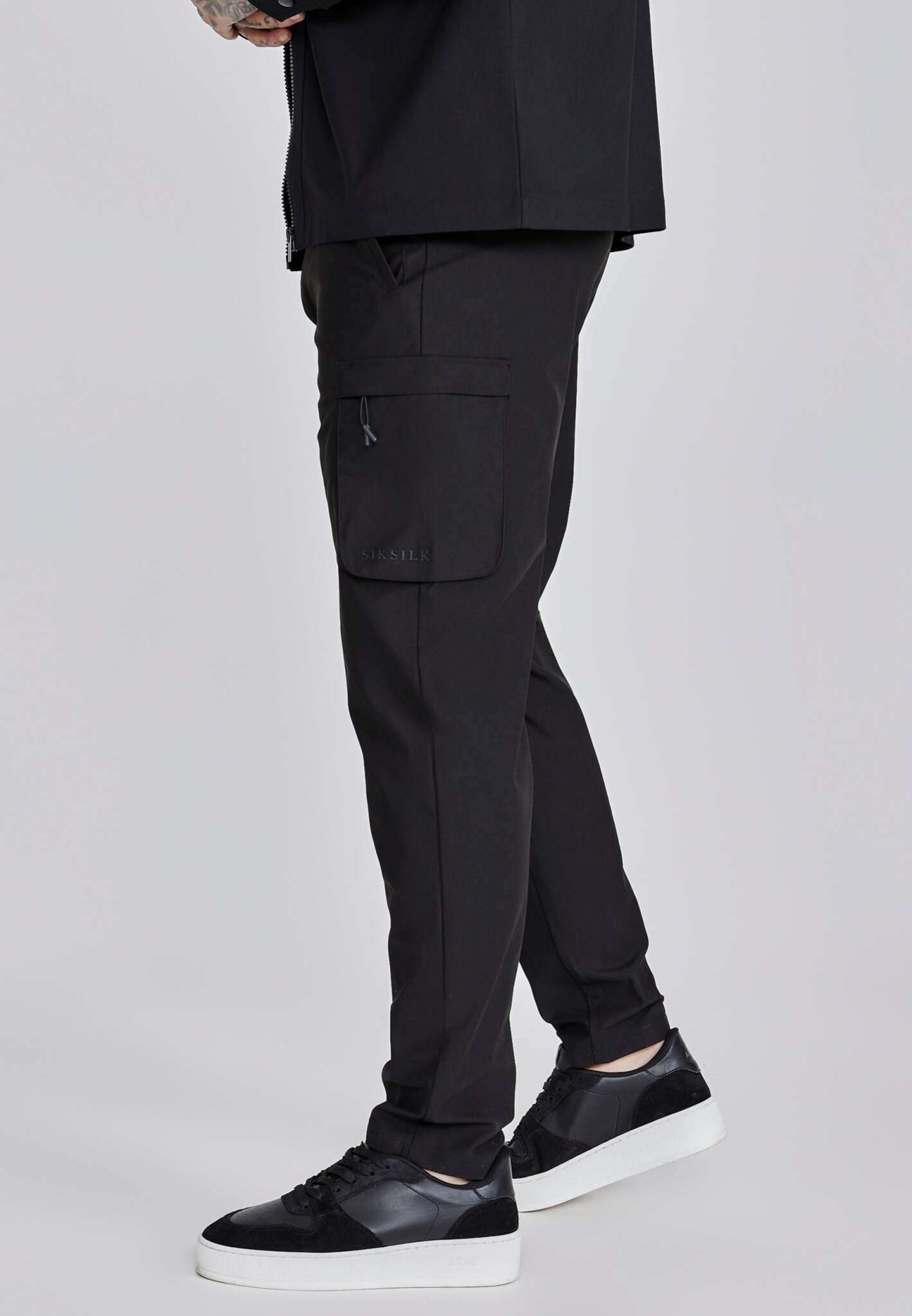 Smart Cargo Pants in Black Hosen SikSilk