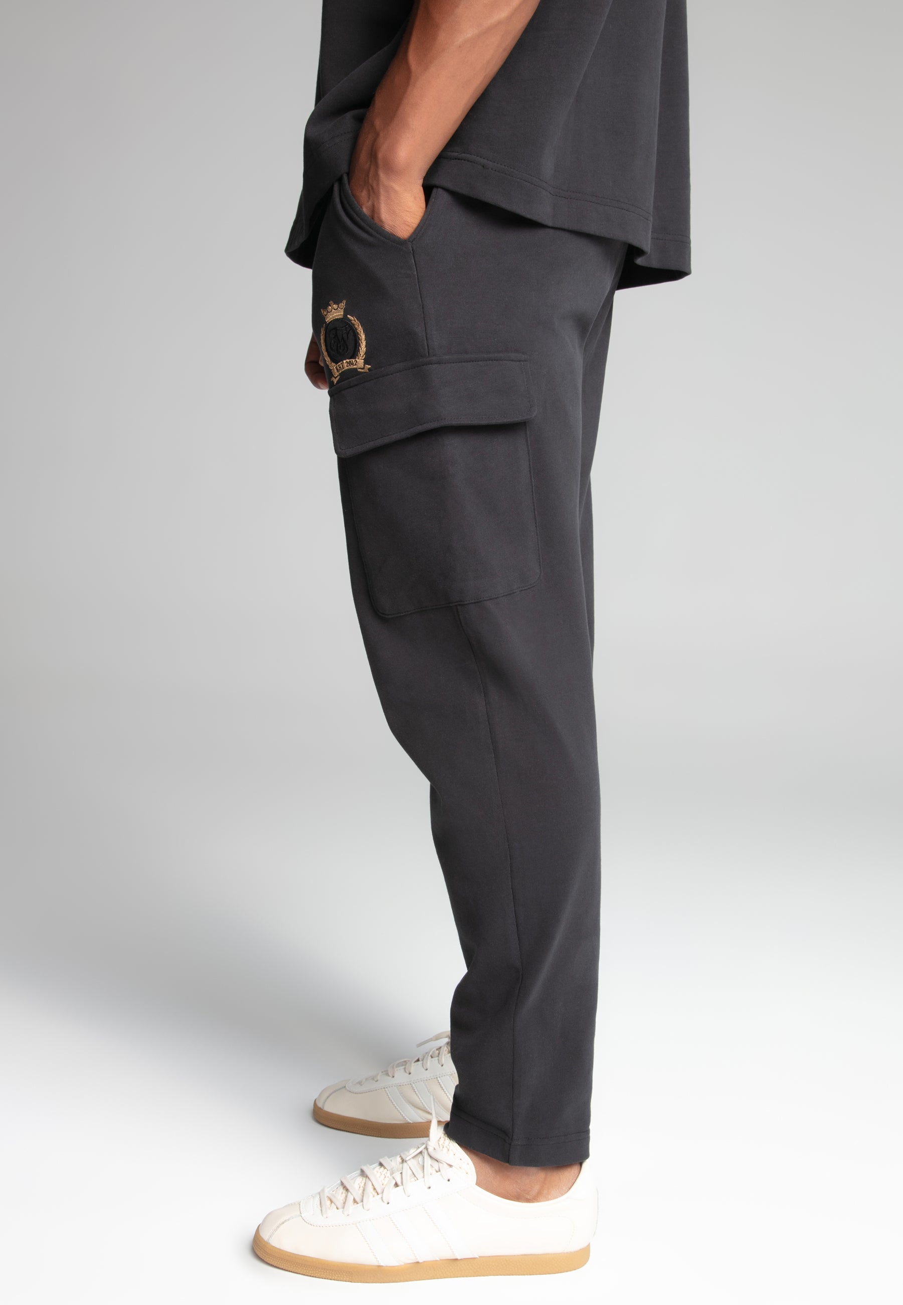 Crest Cargo Joggers in Black Hosen SikSilk