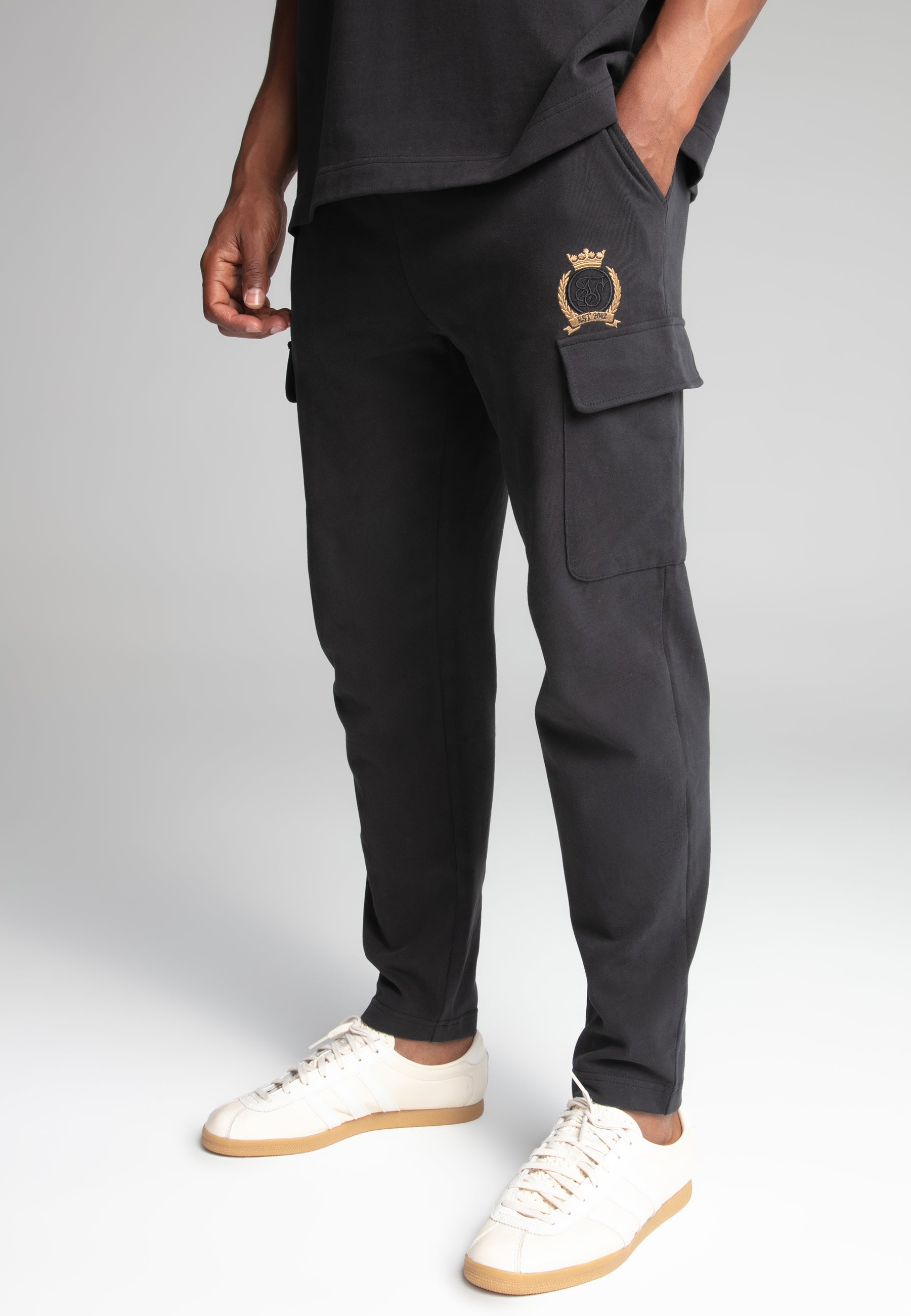 Crest Cargo Joggers in Black Hosen SikSilk