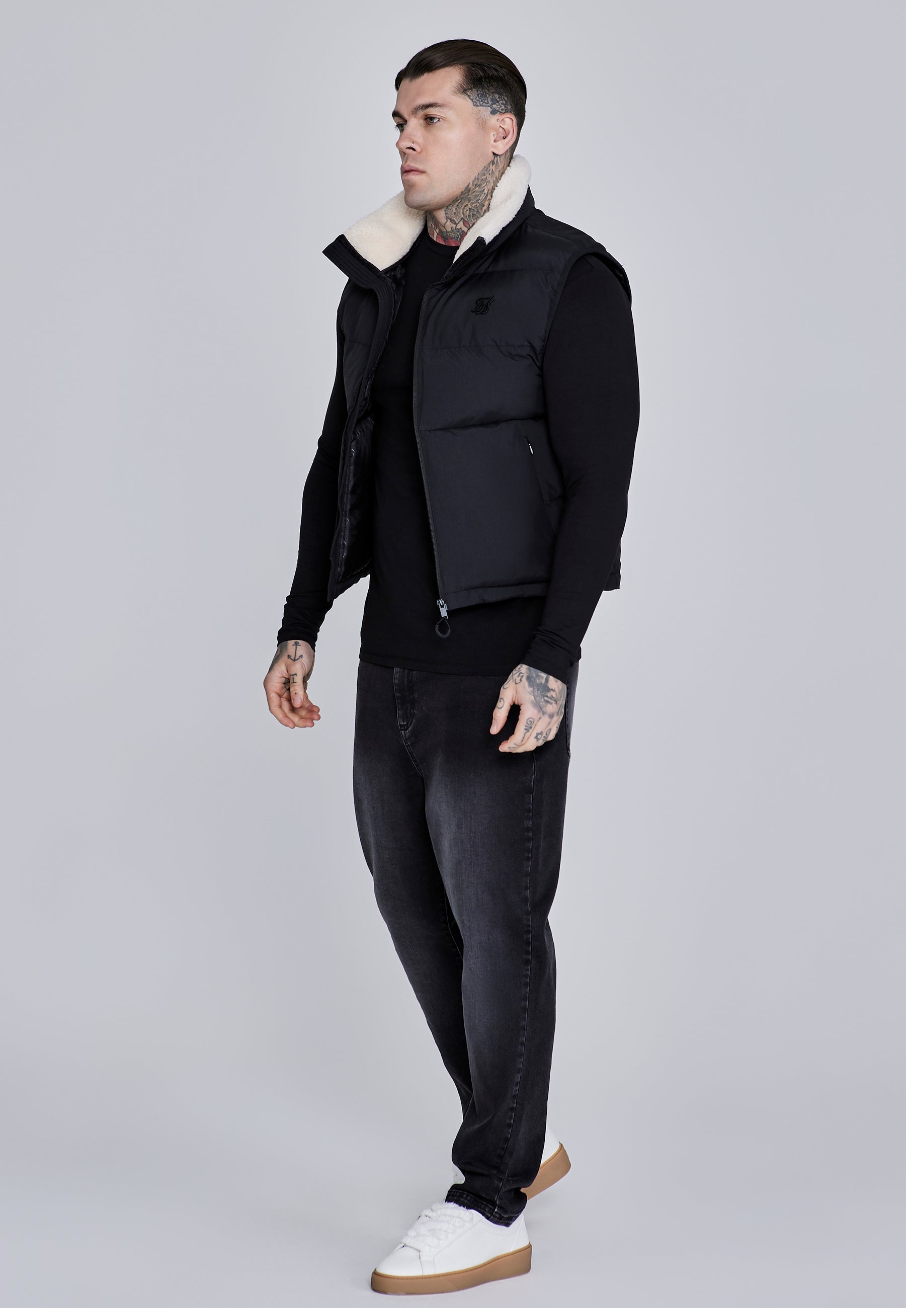 Gilet in Black Jacken SikSilk