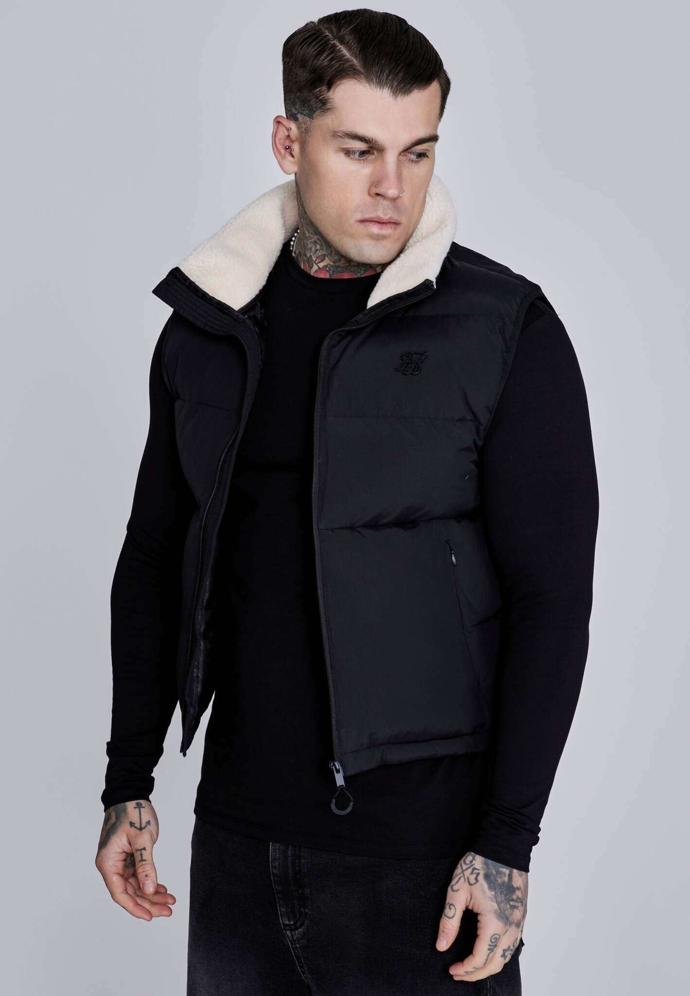Gilet in Black Jacken SikSilk