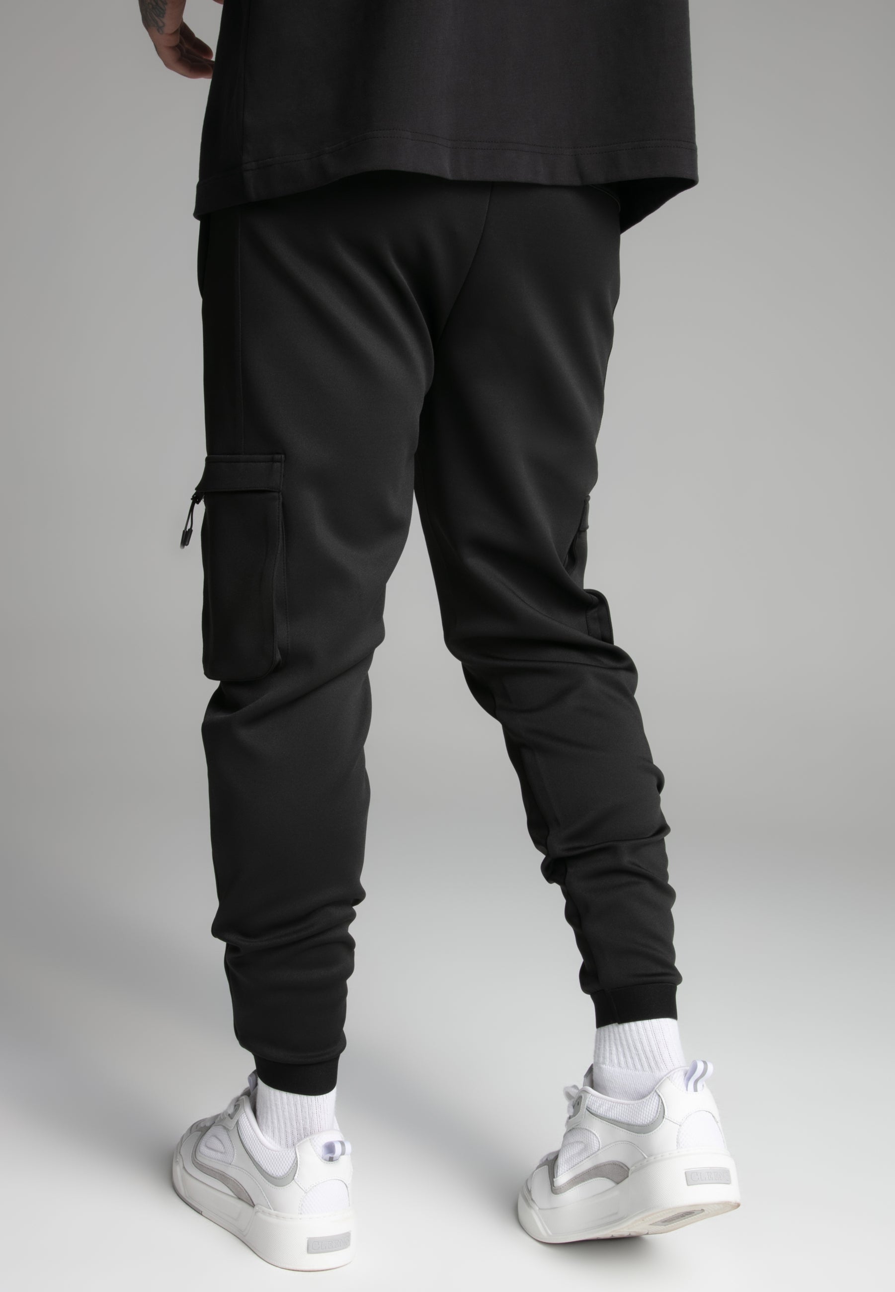 Cargo Joggers in Black Hosen SikSilk