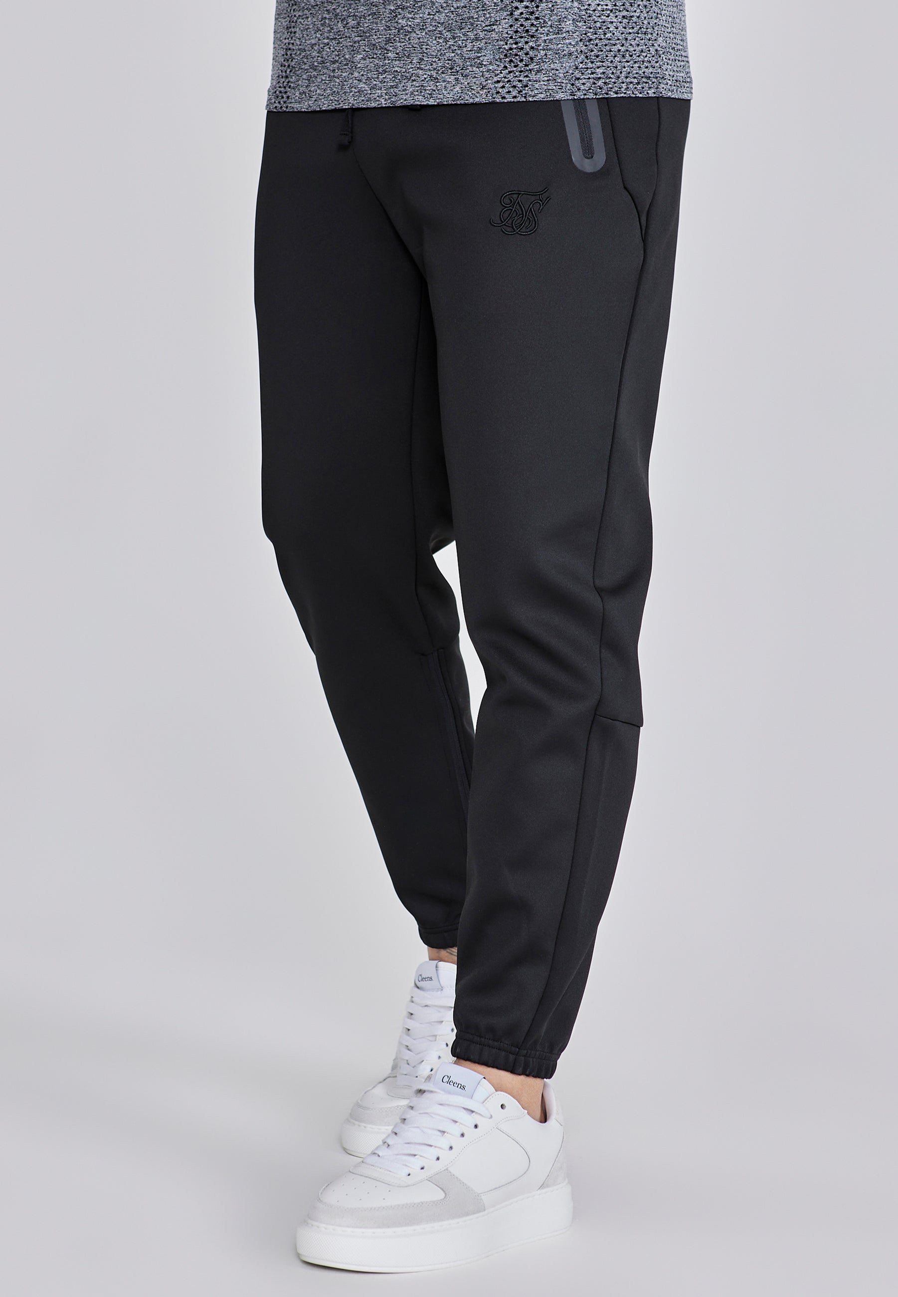 Tapered Joggers in Black Hosen SikSilk