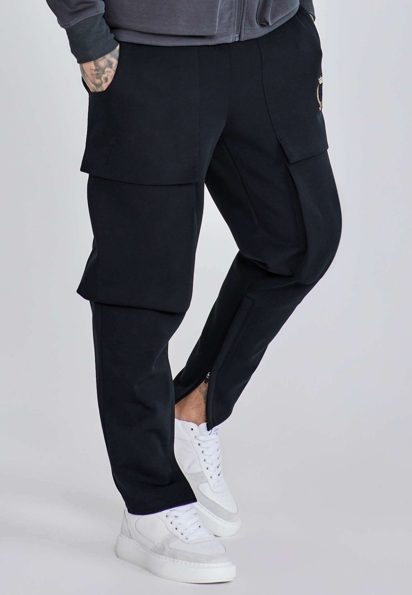 Utility Pants in Black Hosen SikSilk