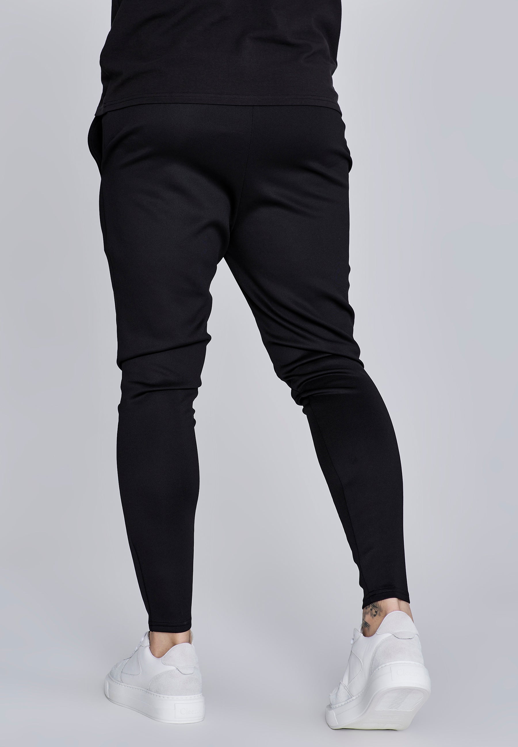 Essentials Poly Joggers in Black Hosen SikSilk