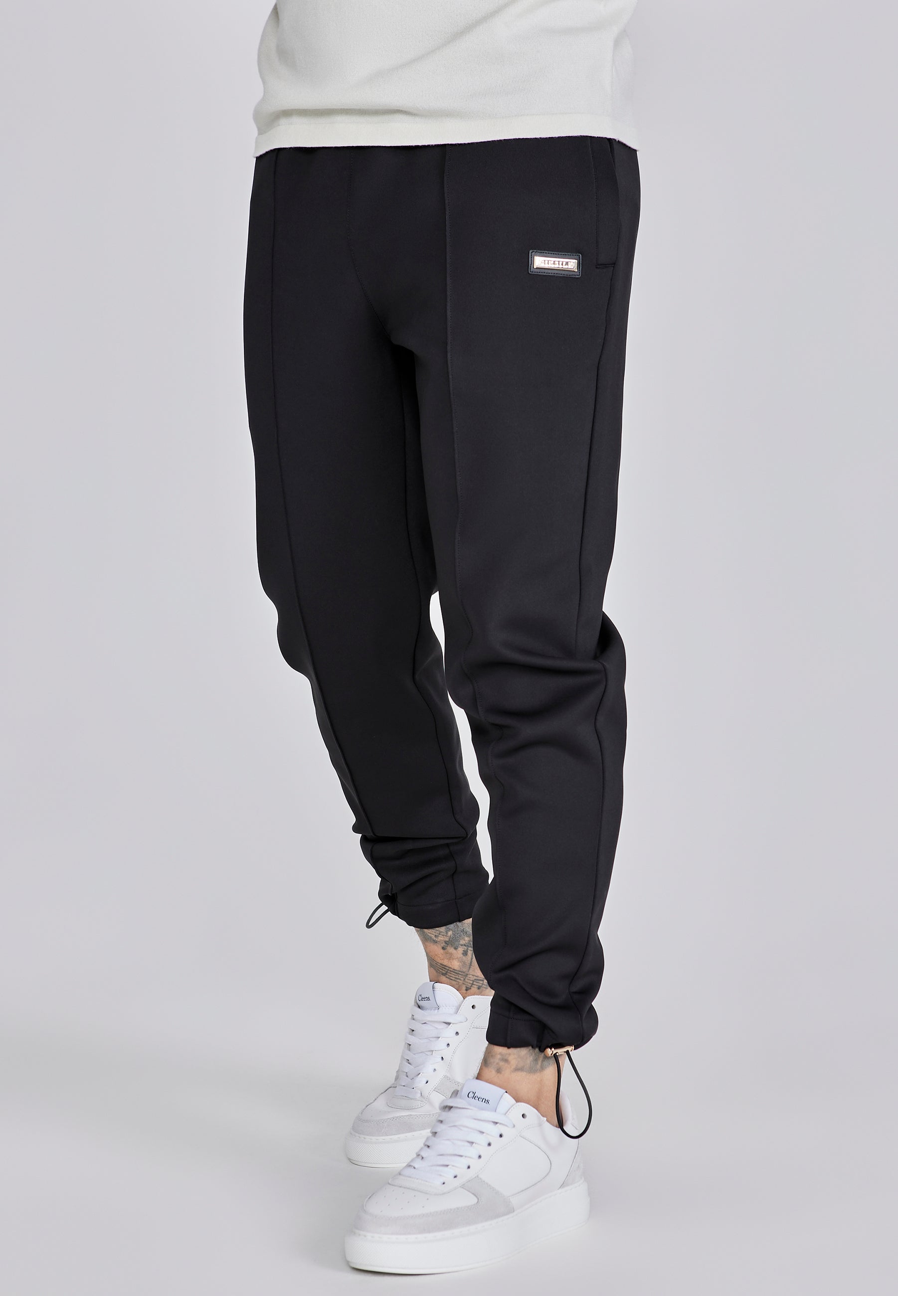 Smart Cargo Joggers in Black Hosen SikSilk