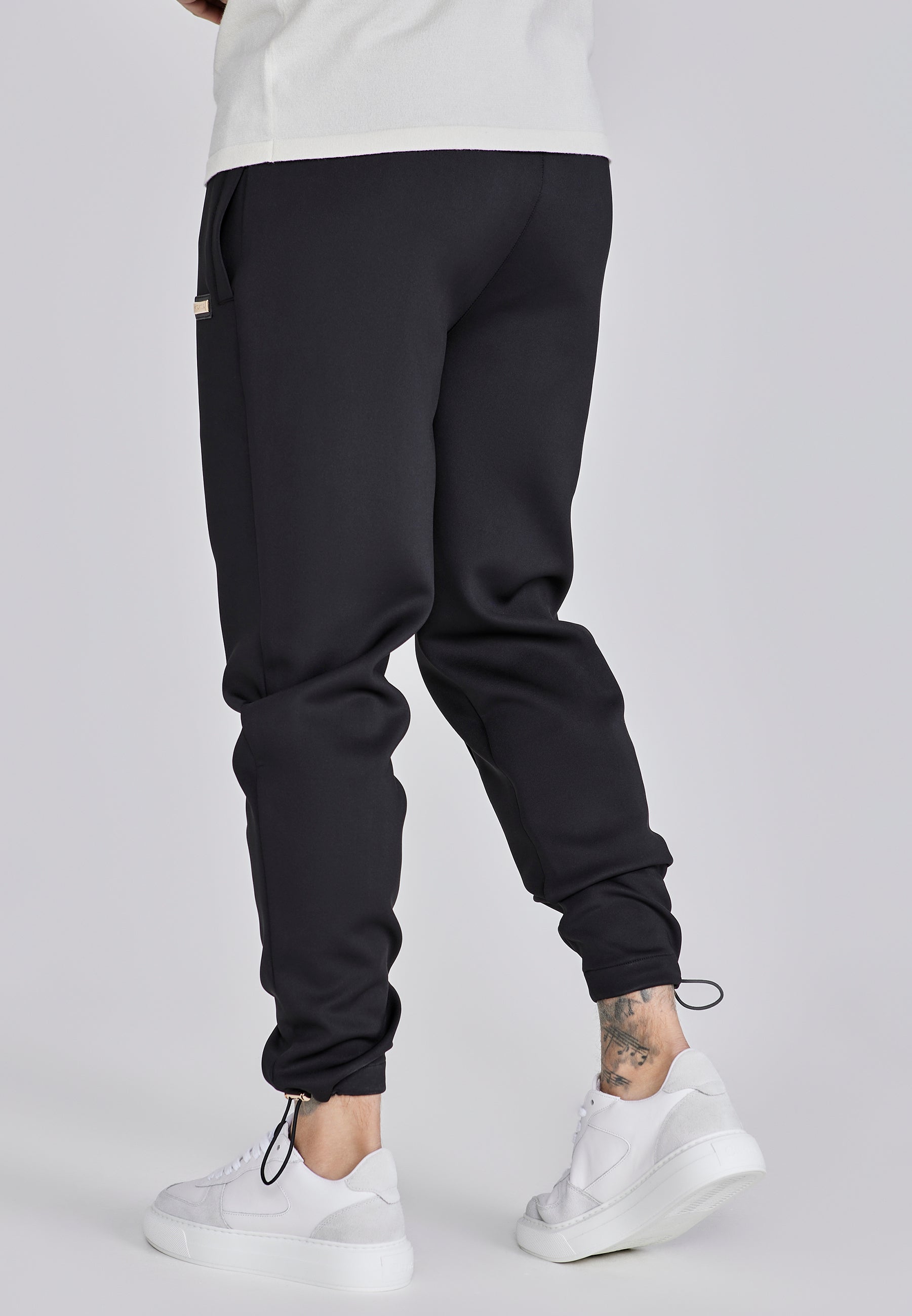 Smart Cargo Joggers in Black Hosen SikSilk