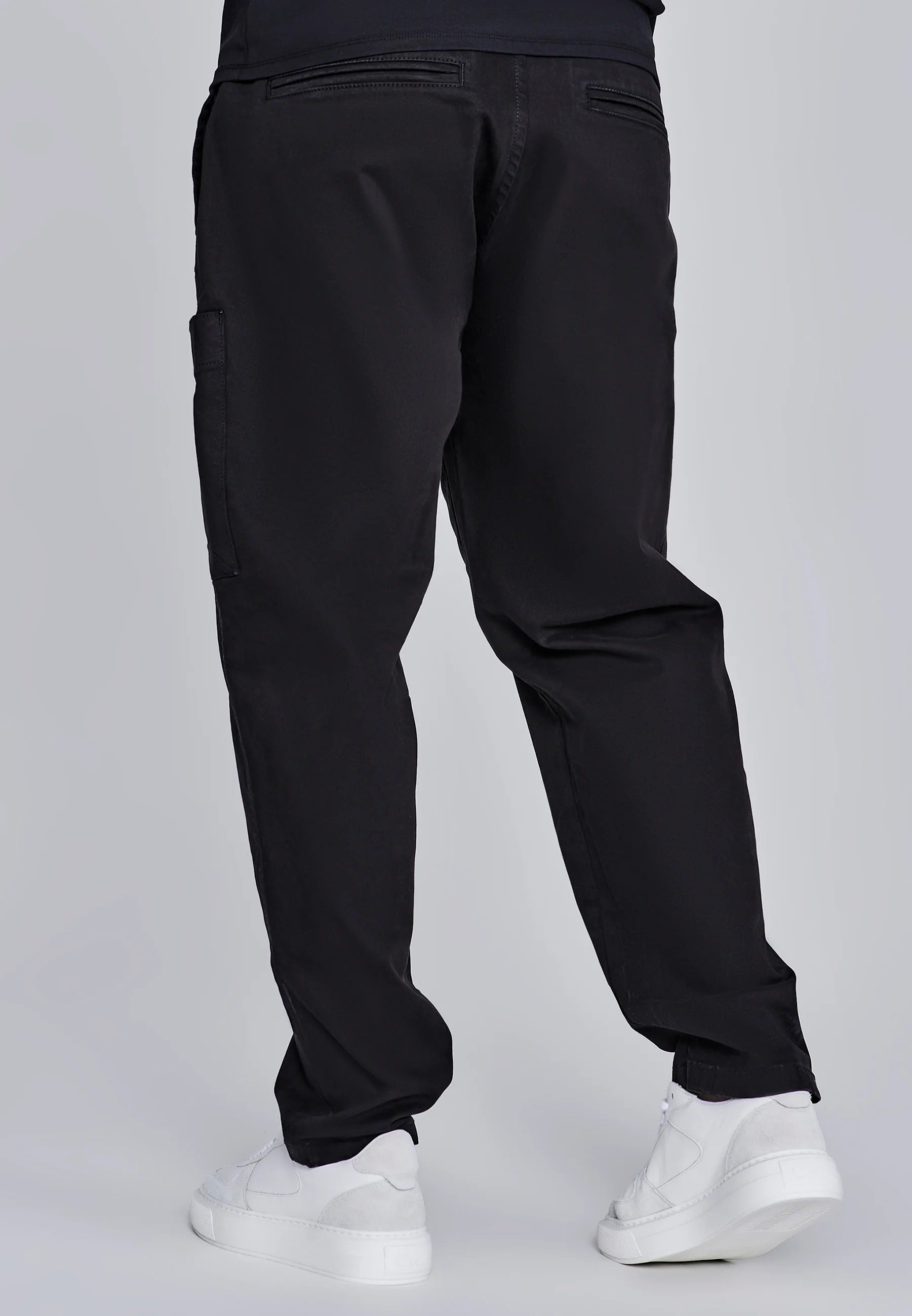 Smart Cargos in Black