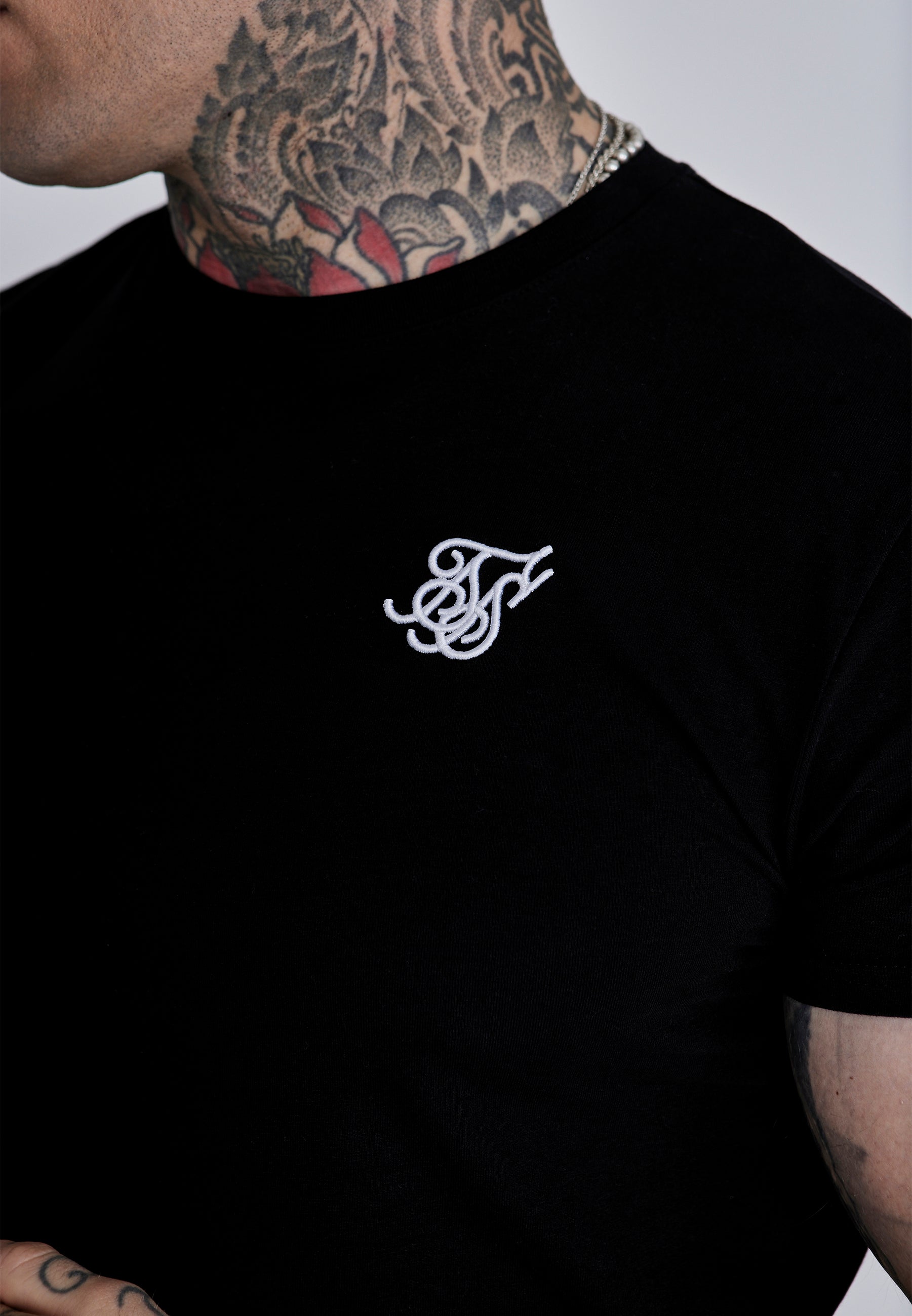 Essentials T-Shirt in Black T-Shirts SikSilk