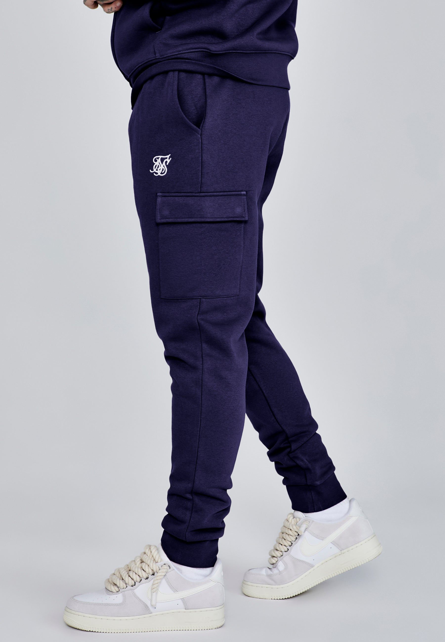 Essentials Cargo Joggers in Navy Hosen SikSilk