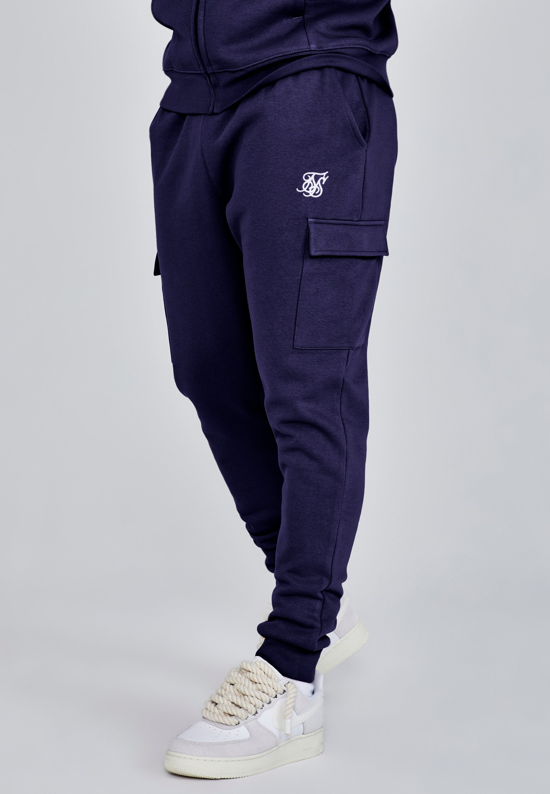 Essentials Cargo Joggers in Navy Hosen SikSilk